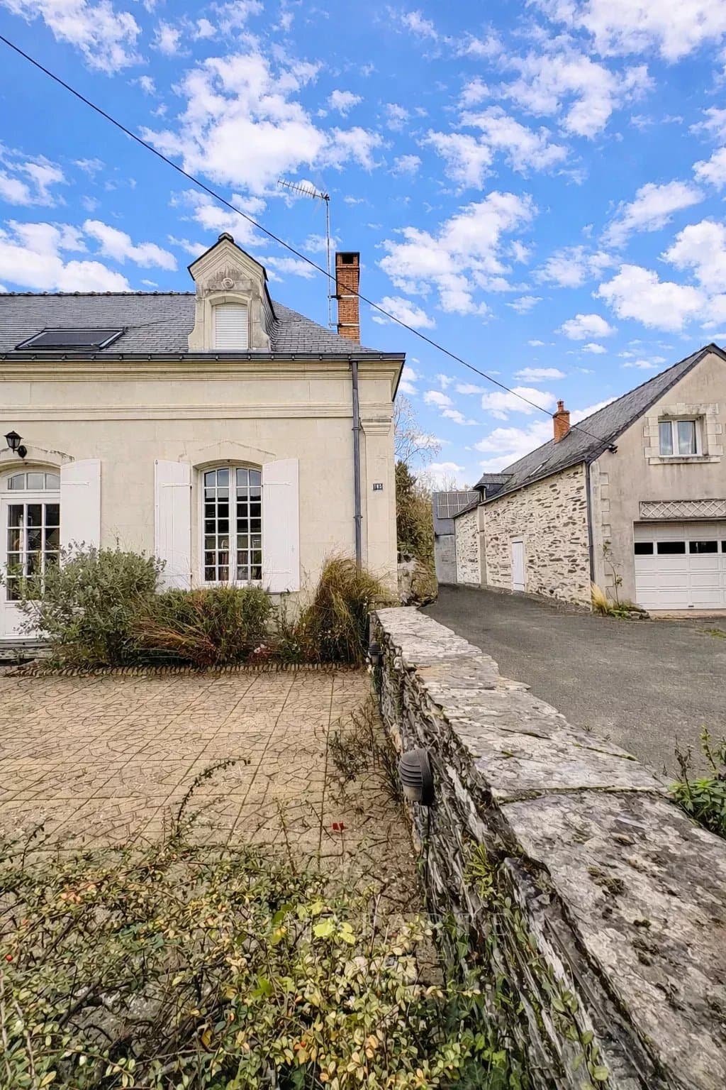 CORNÉ - AUTHENTIC MANOR HOUSE - THE GENTLE ART OF LIVING