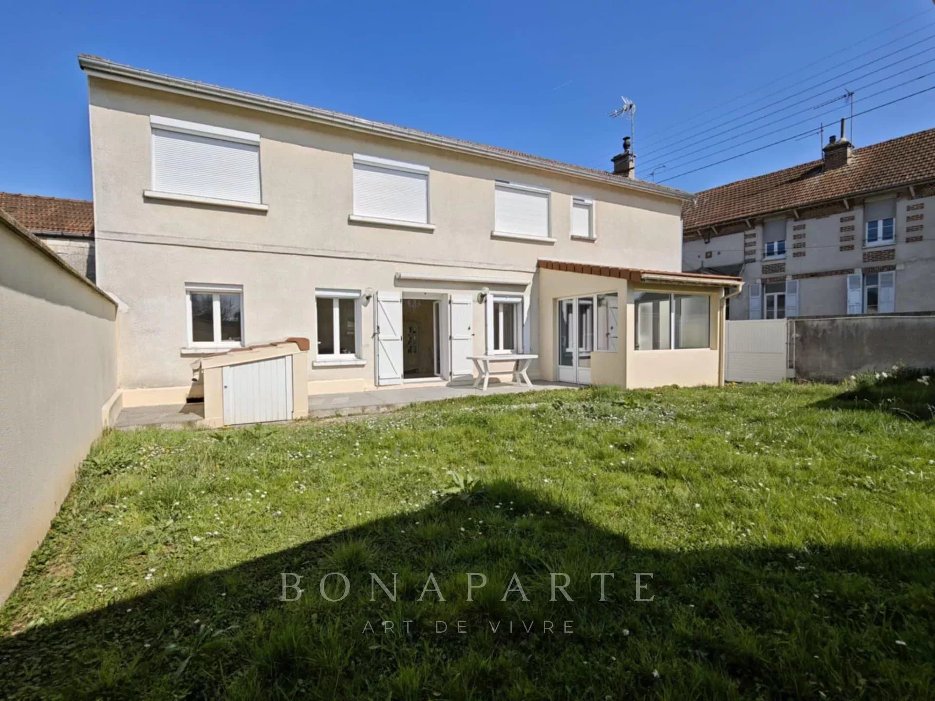 Maison contemporaine avec piscine - Sens