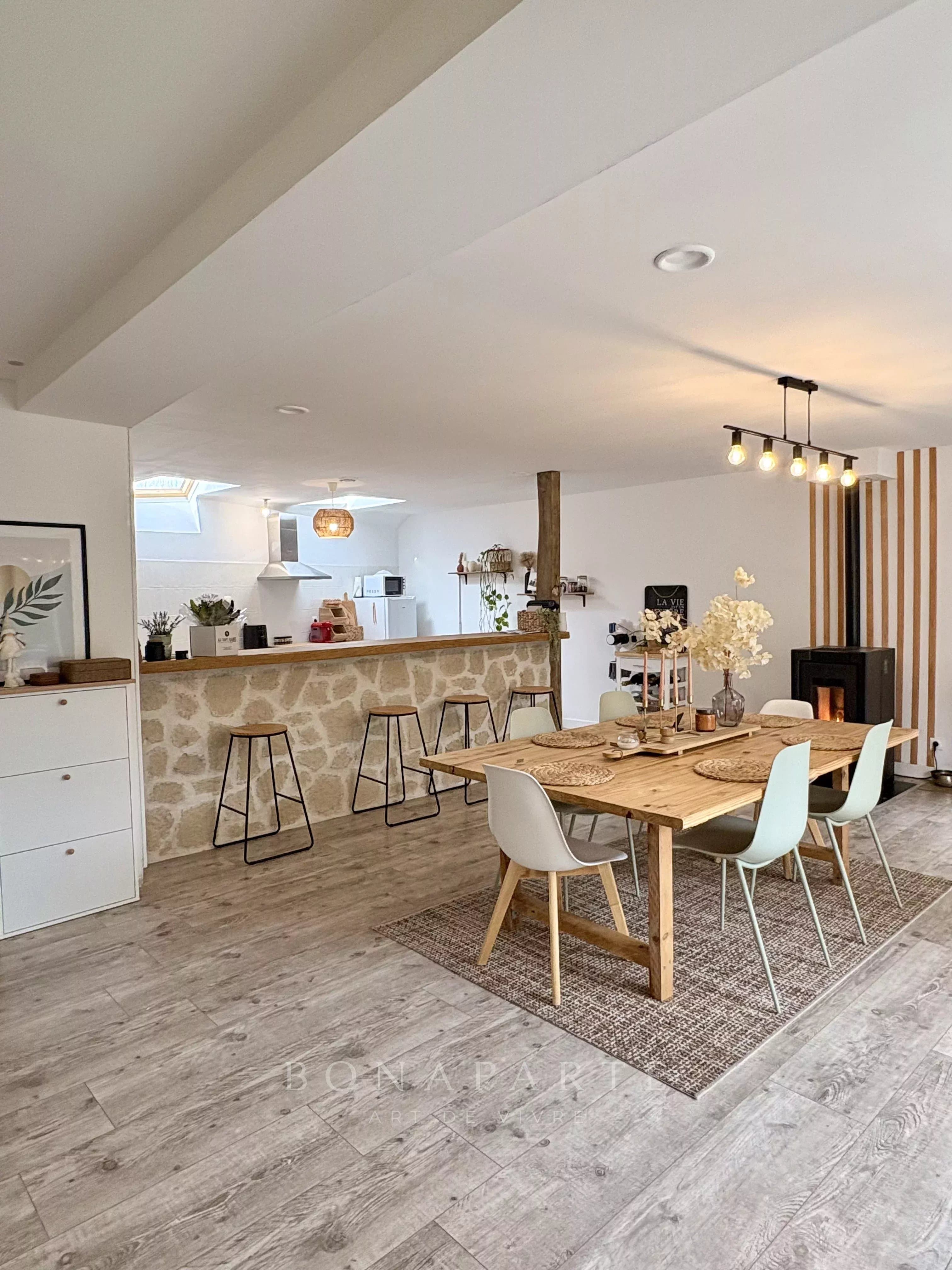 NEAR CRAON - SPACIOUS HOUSE WITH GARDEN AND WORKSHOP