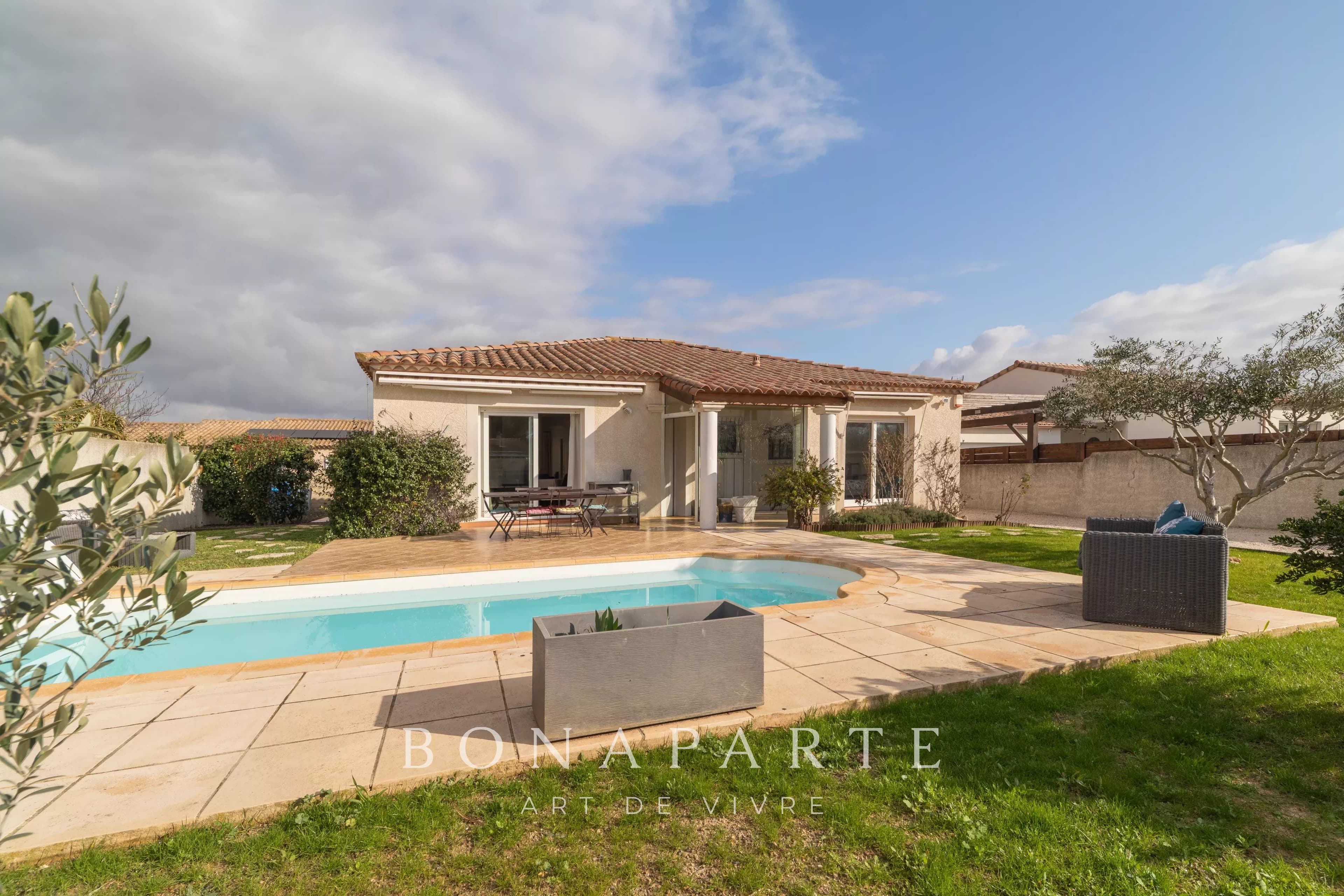 Single-storey house with swimming pool in Sauvian - Comfort, space and convenience