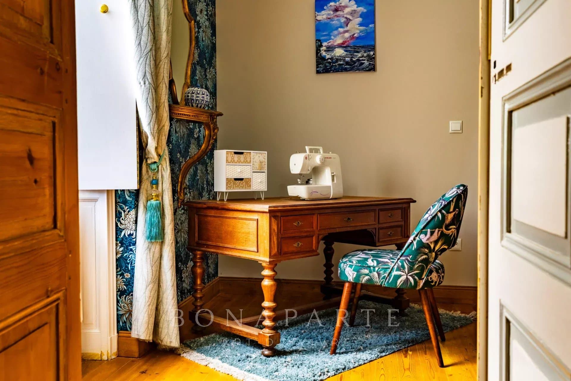 Elégante villa d'architecte et ses espaces de détente extérieurs au sein d'un bourg recherché