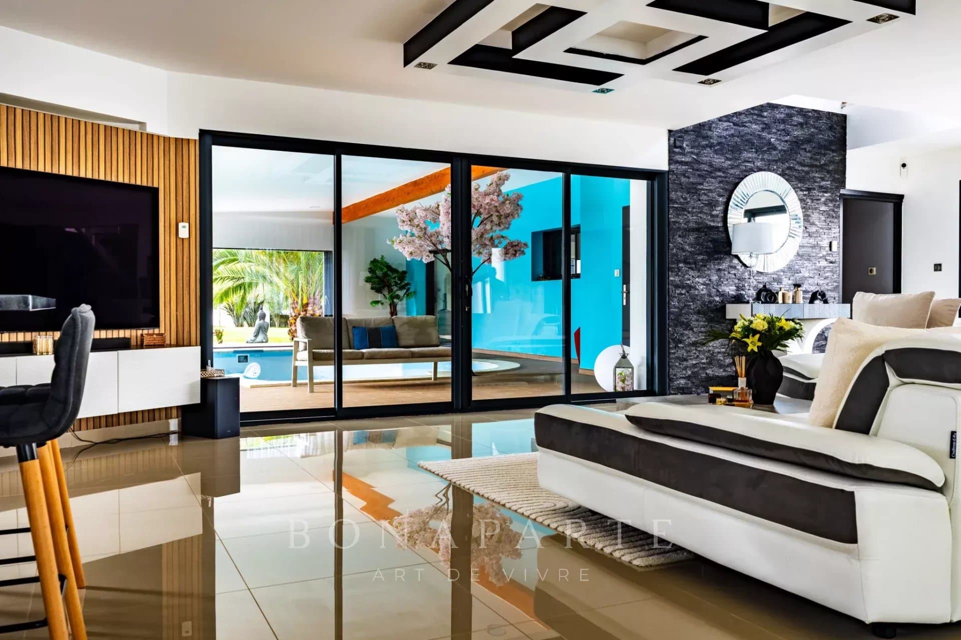 Lumière et élégance contemporaine — Une maison d’architecte avec piscine intérieure, aux portes de Niort