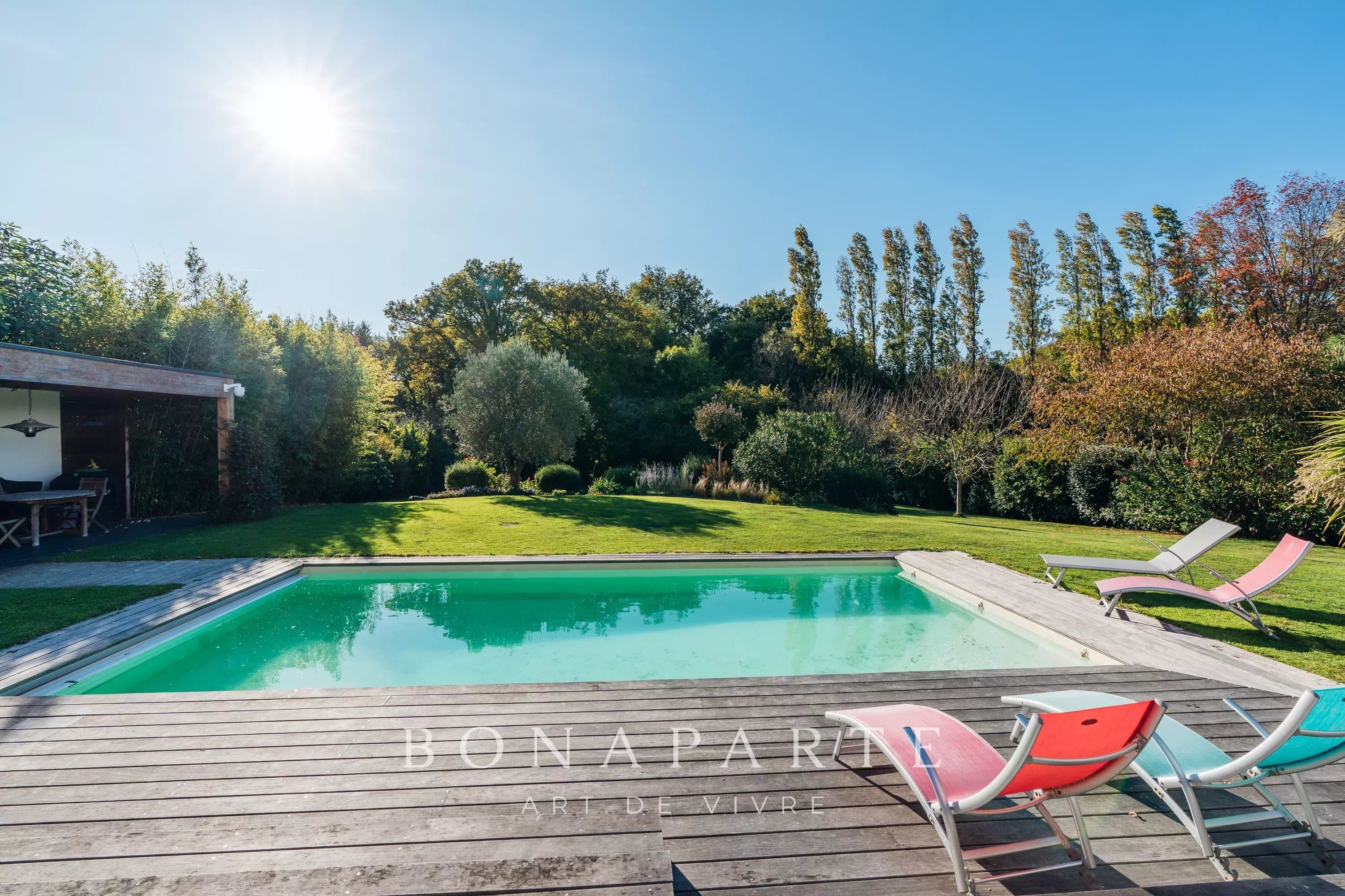 CONTEMPORARY VILLA WITH TERRACE/POOL/7 BEDROOMS/GARDEN LANDSCAPE 2200M²