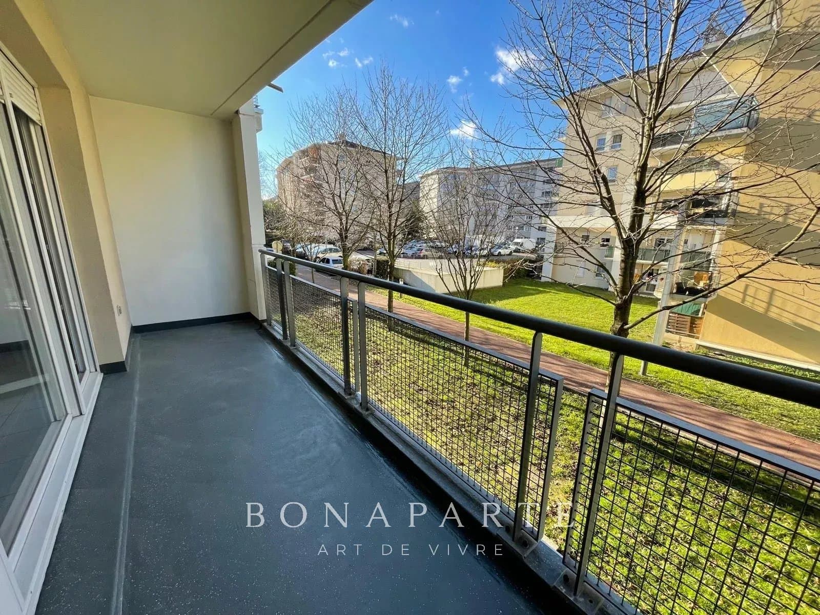 ANNEMASSE CENTER - EXCLUSIVE 2-ROOM APARTMENT - LARGE, QUIET BALCONY