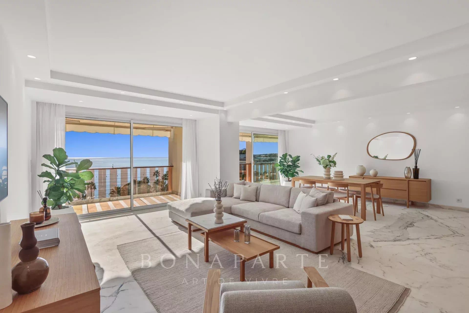 CANNES / CROISETTE SUPERB 2-BEDROOM APARTMENT - PANORAMIC SEA VIEW