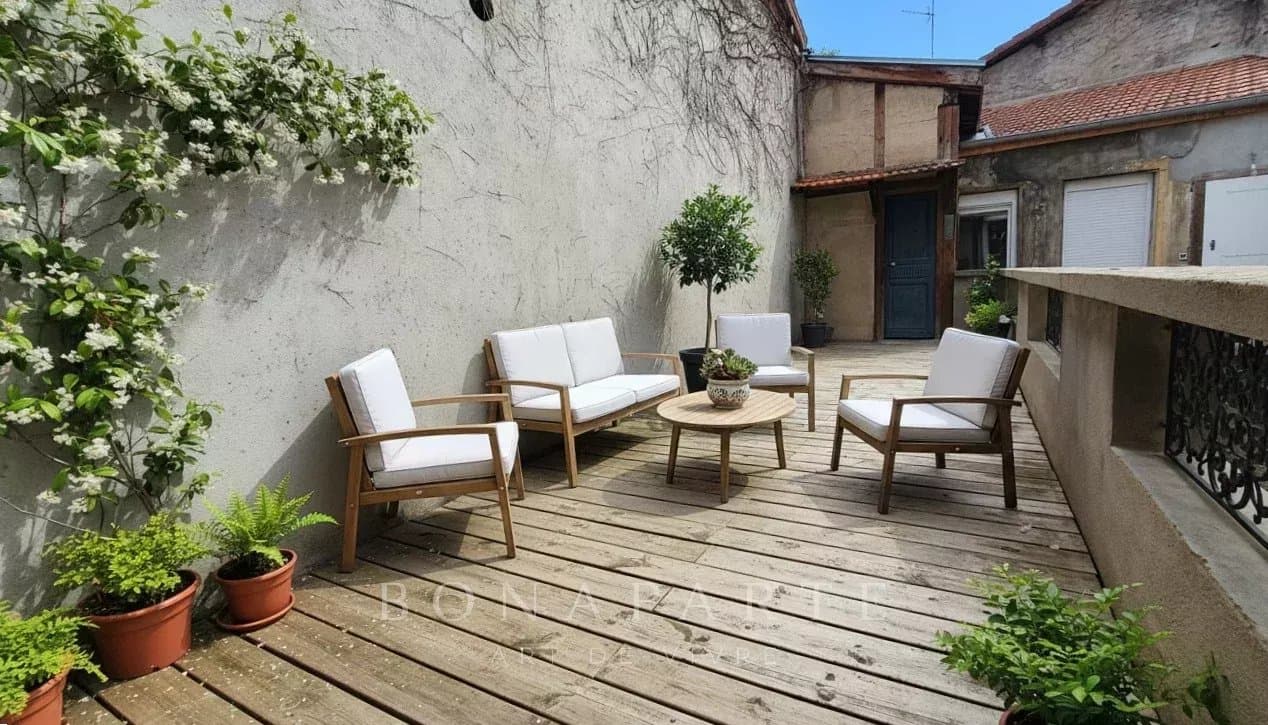 Spacieux T3 bis rénové avec terrasse et cave