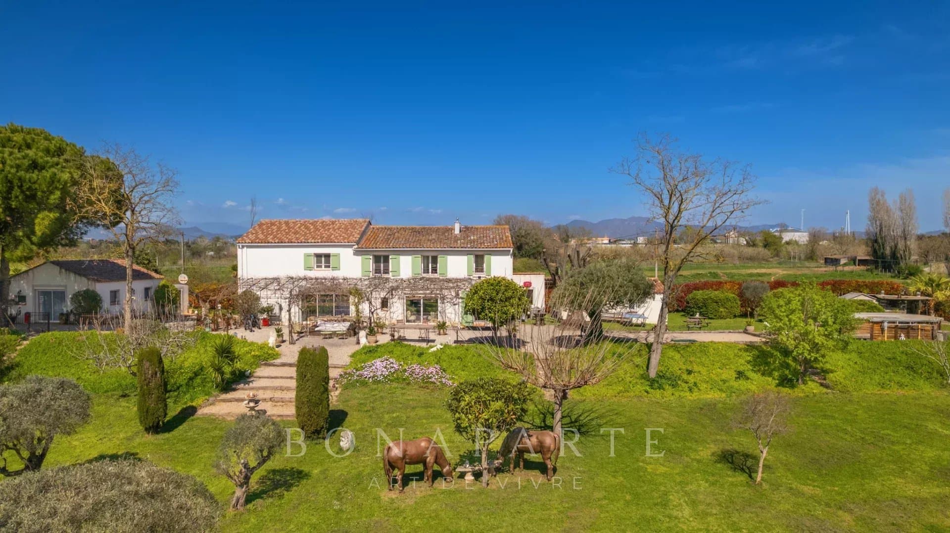 Maison traditionnelle en pleine nature et à proximité des commodités