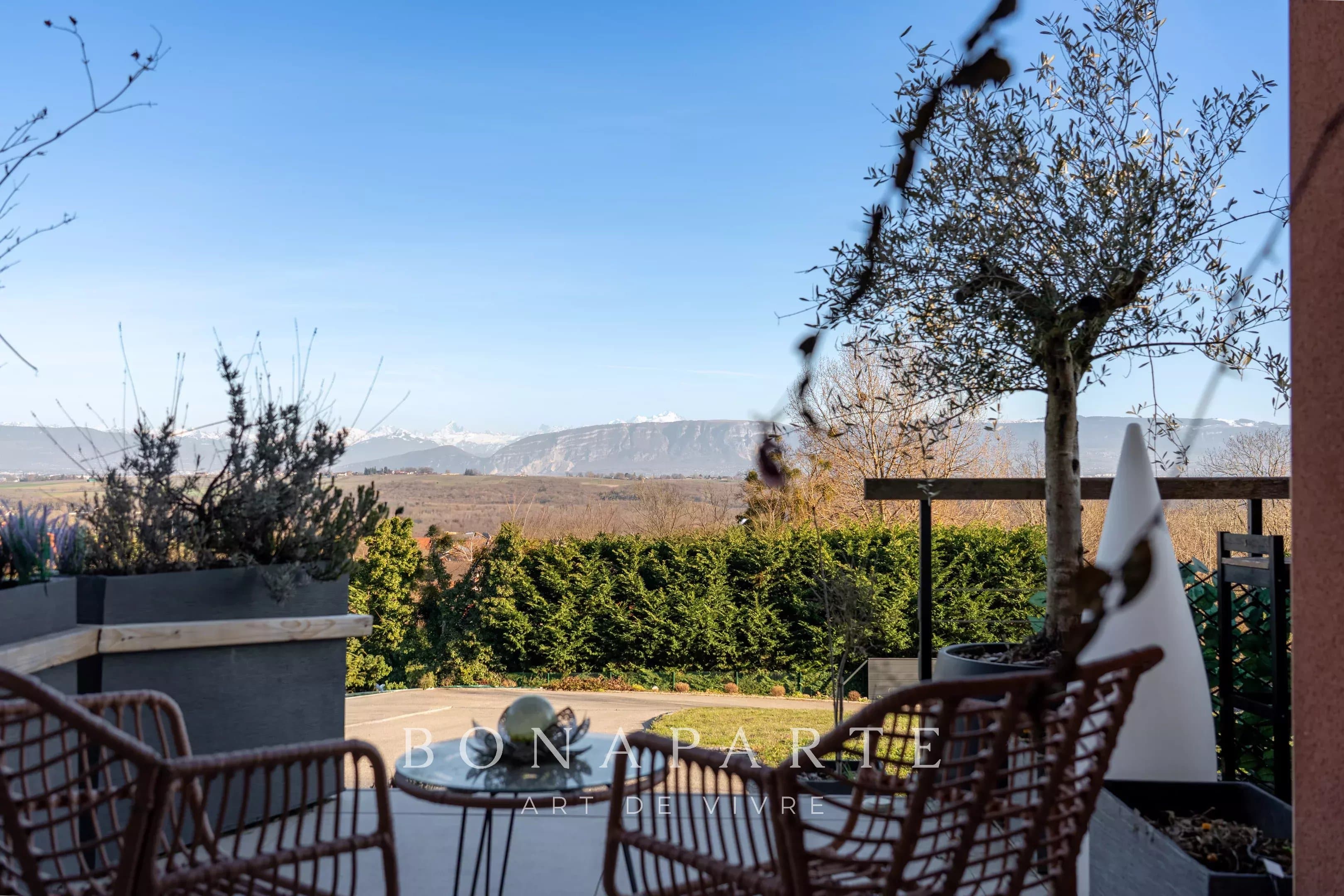 THOIRY - PROPRIETE CONTEMPORAINE - VUE SUR LES ALPES