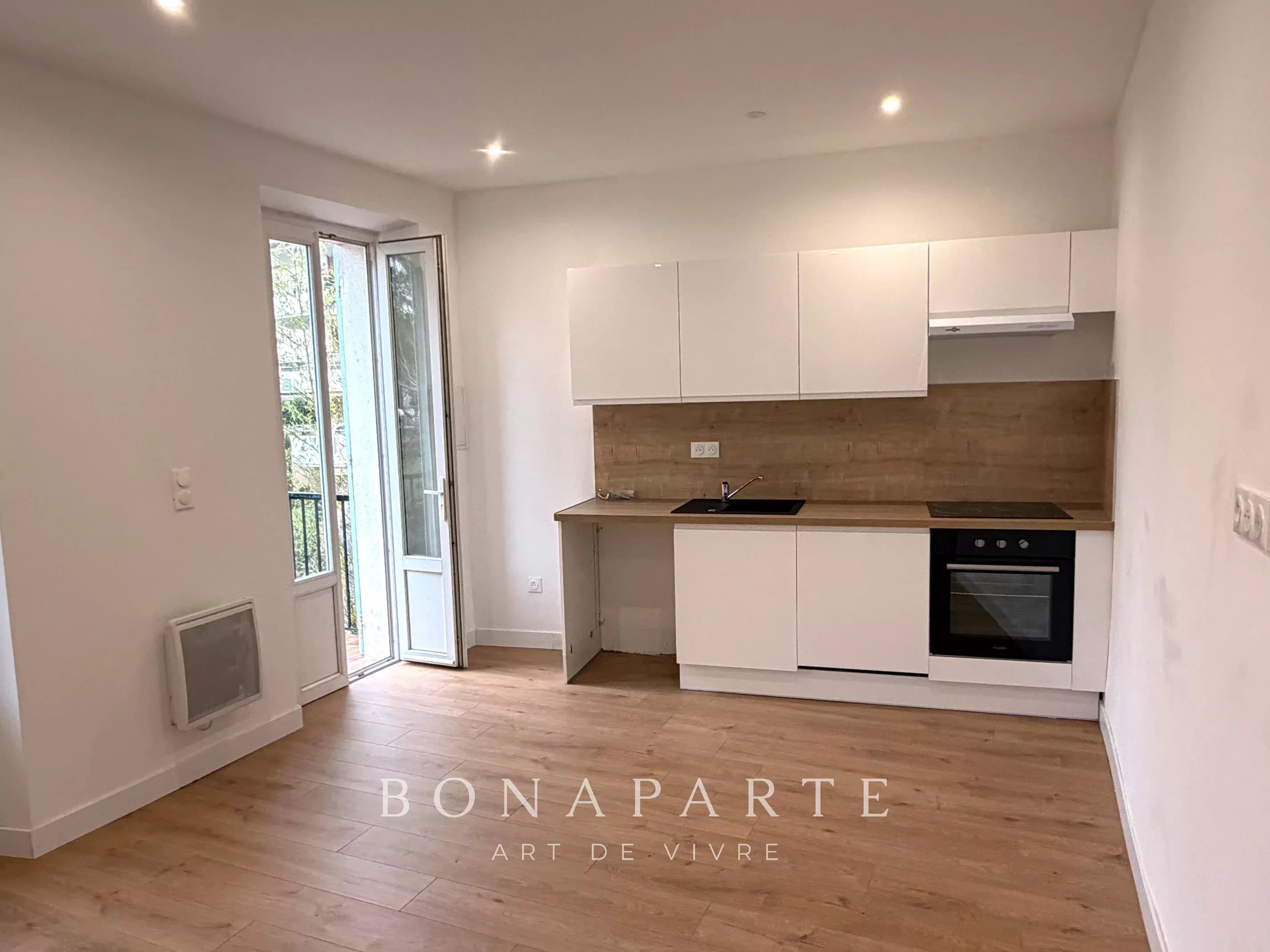 Modern 1-Bedroom Apartment in Saint-Raphaël