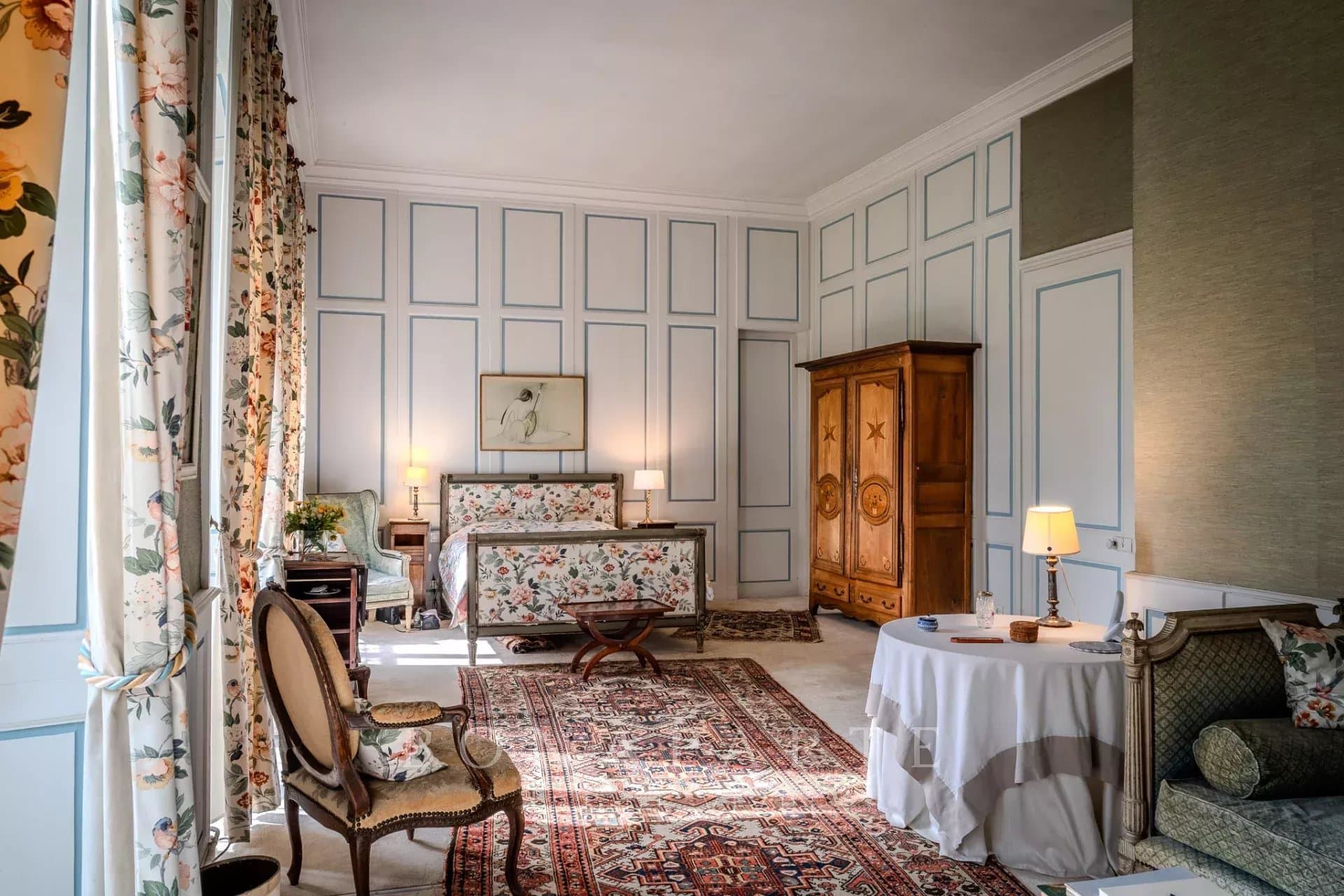 Château du XVIIIe et son domaine de 13 hectares