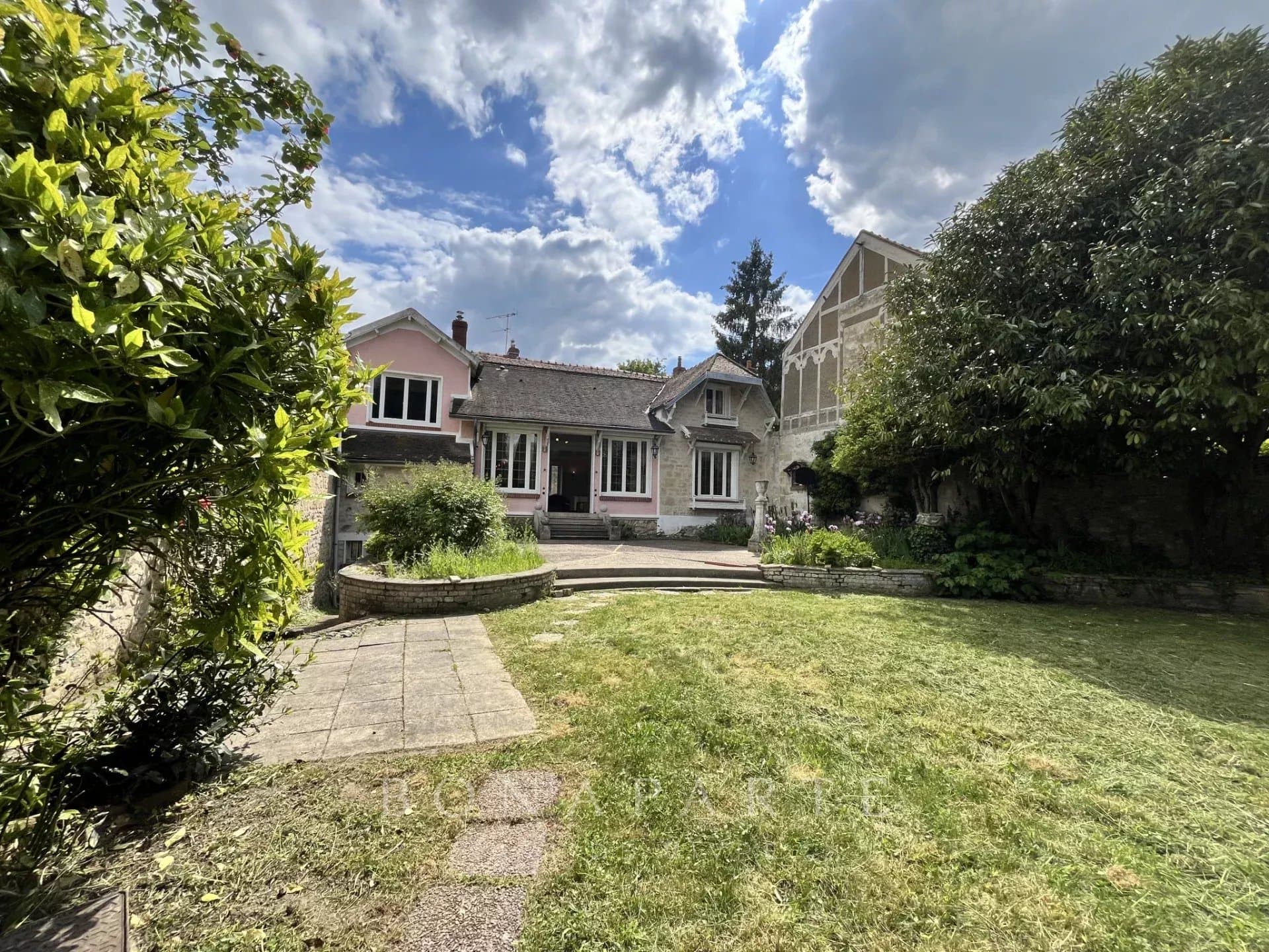 Propriété d'exception-11 Pièces - 260m2 (300m2 utiles)