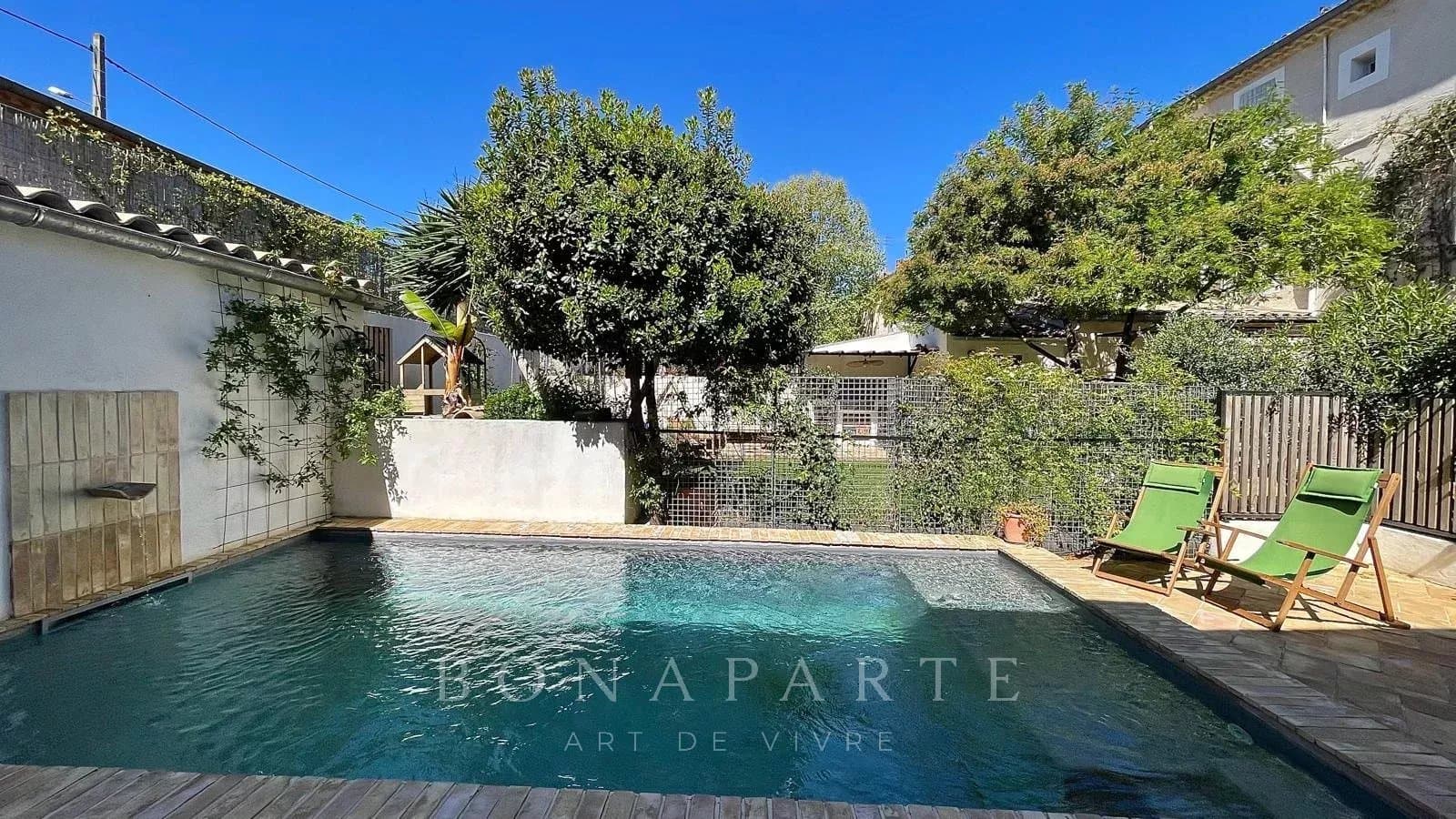 A haven of peace in the heart of Pézenas, combining heritage, comfort and refinement