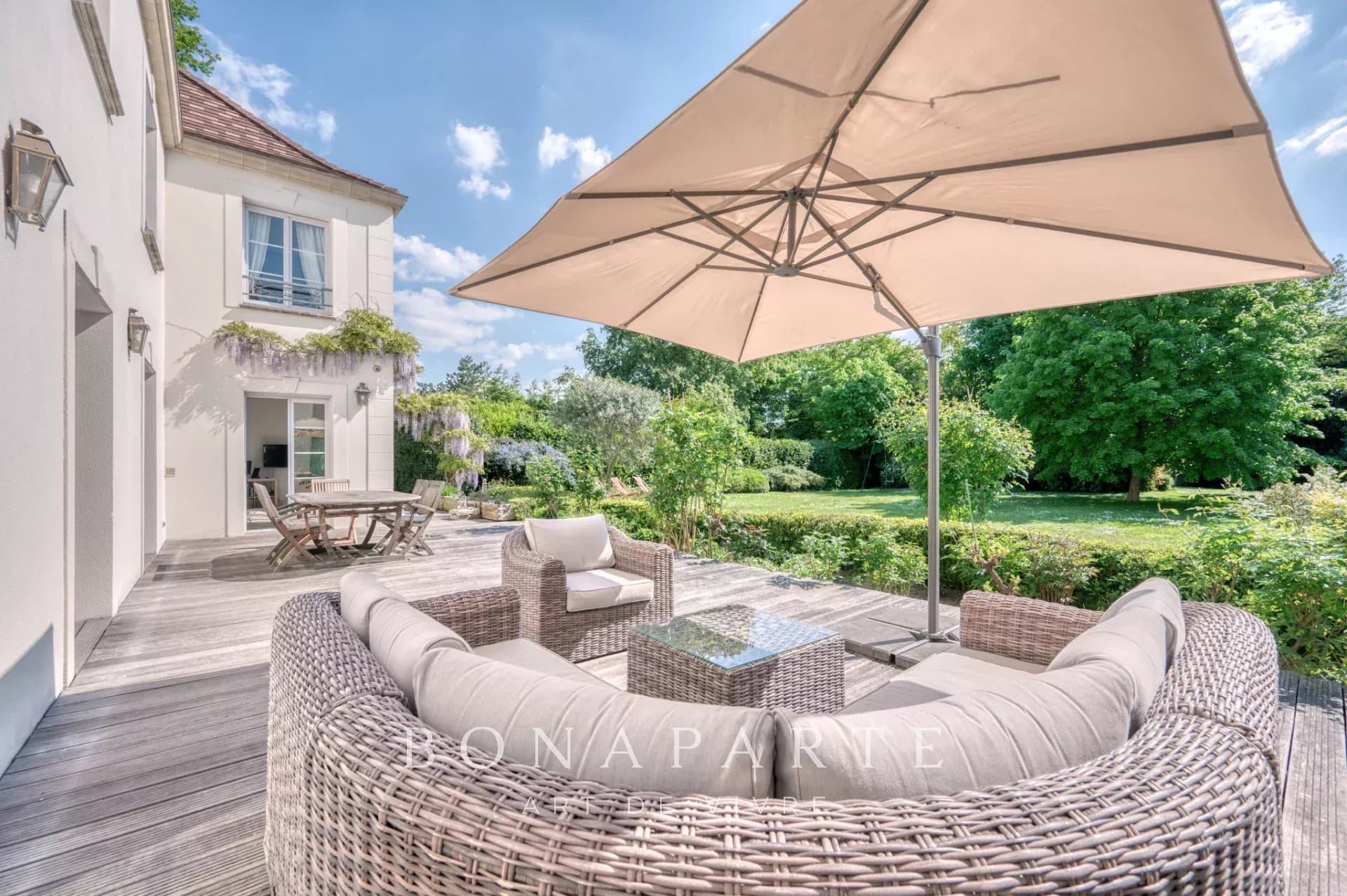 À deux pas des golfs – Maison contemporaine de prestige avec piscine intérieure