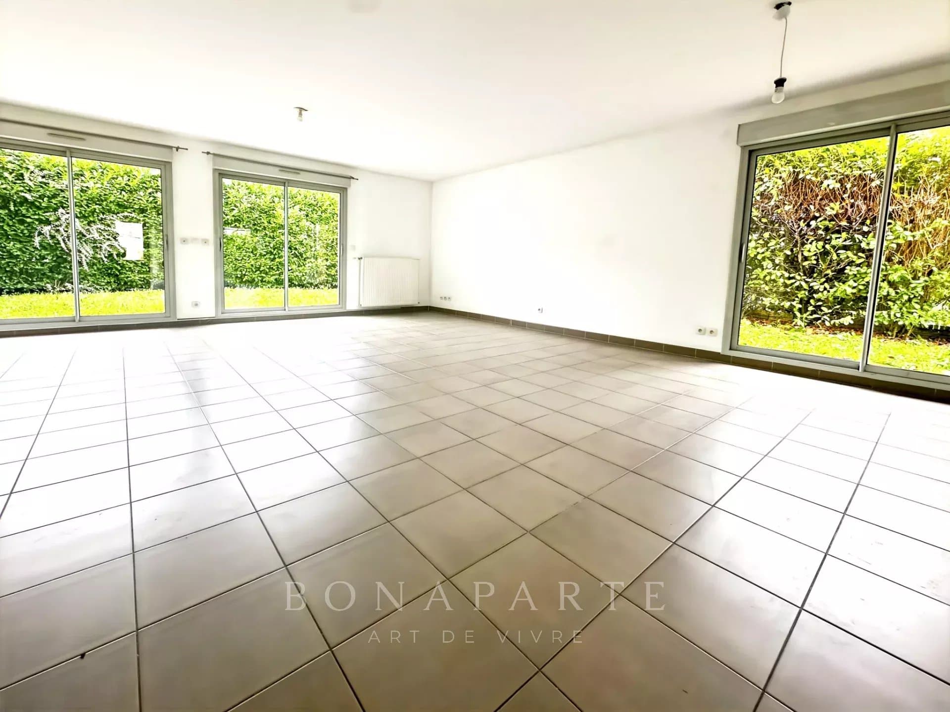 Prévessin-Moëns, 6-room house with 152m² of living space