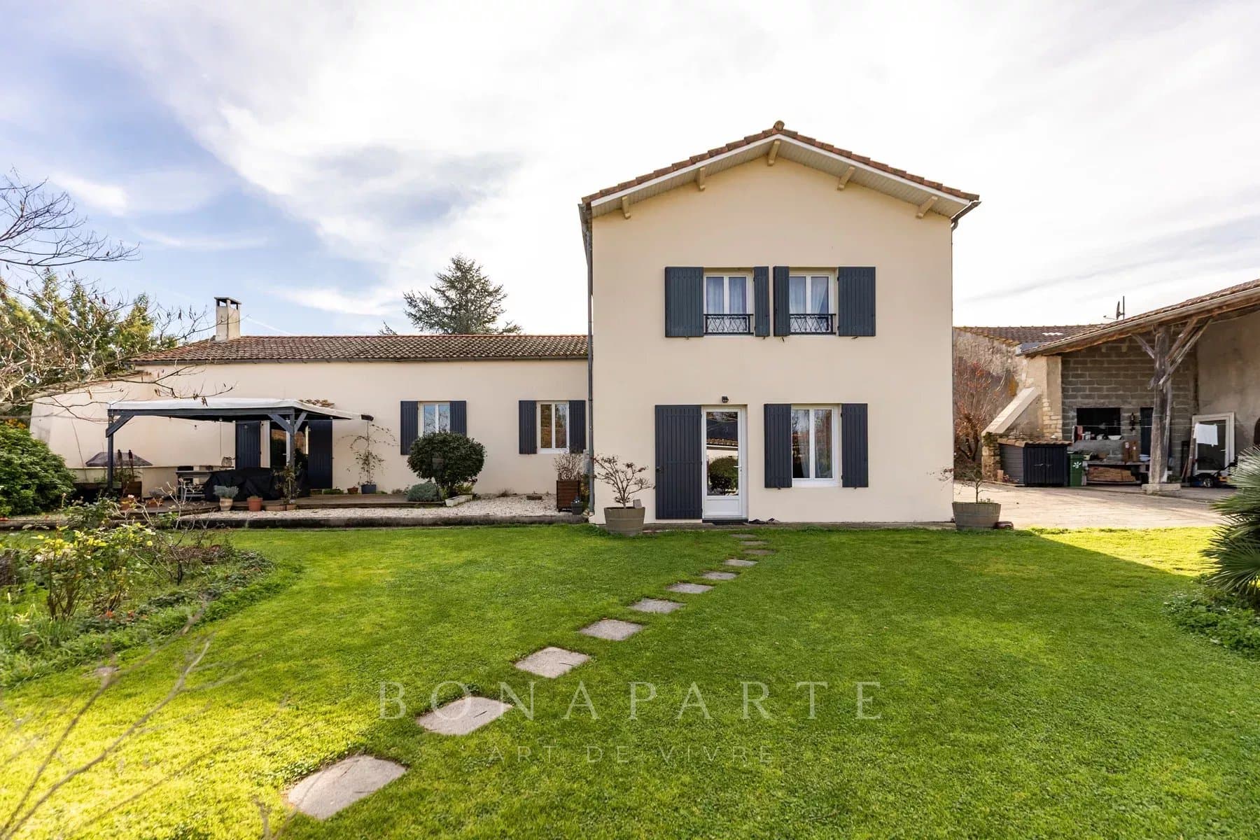 Beautiful ancient stone character house 20 minutes from the ocean beaches