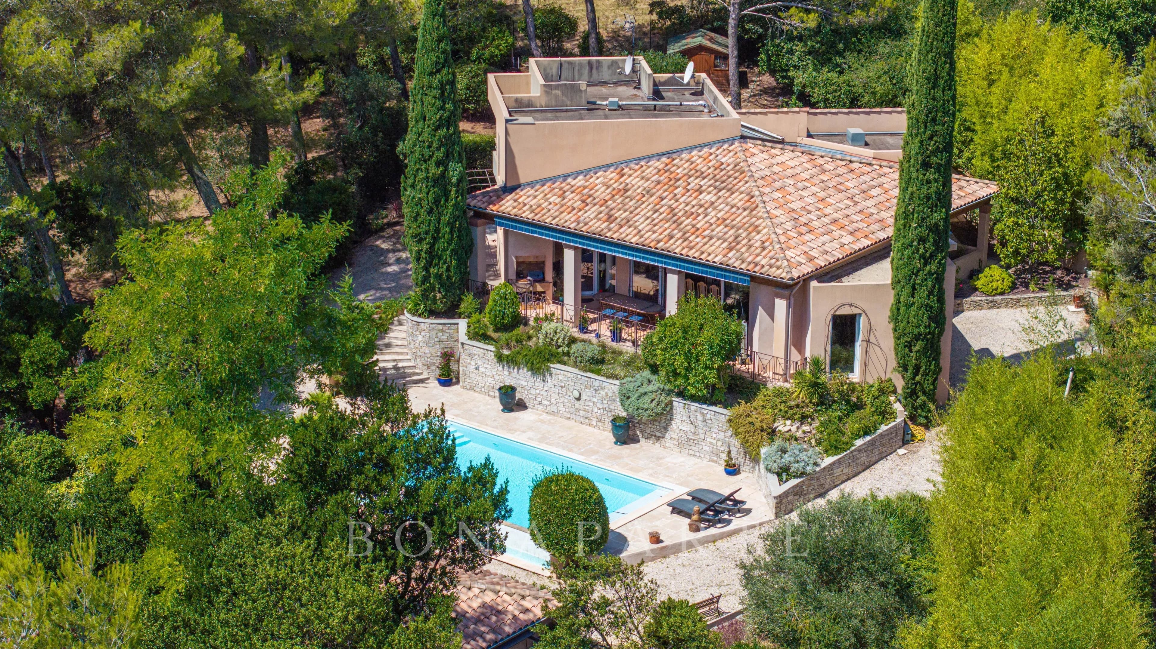 Maison contemporaine – Un havre de paix en lisière de garrigue