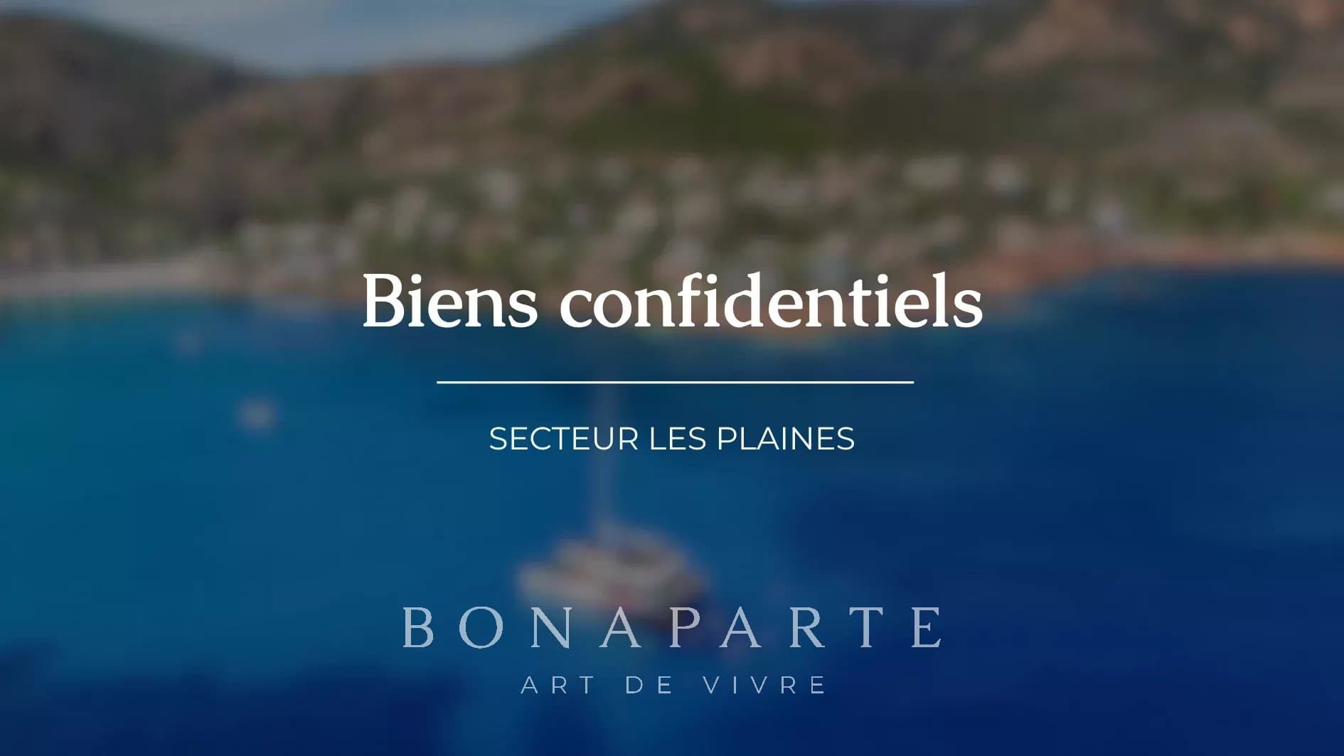 SAINT-RAPHAËL / LES PLAINES - DEUX VILLAS HAUT DE GAMME - MITOYENNES PAR LE GARAGE