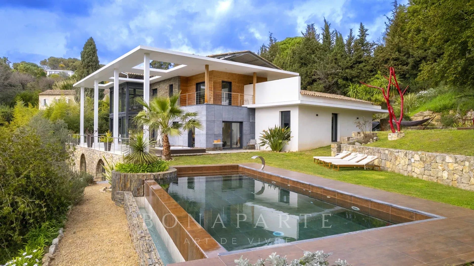 Villa spacieuse de 10 pièces avec piscine, cadre paisible à Mougins