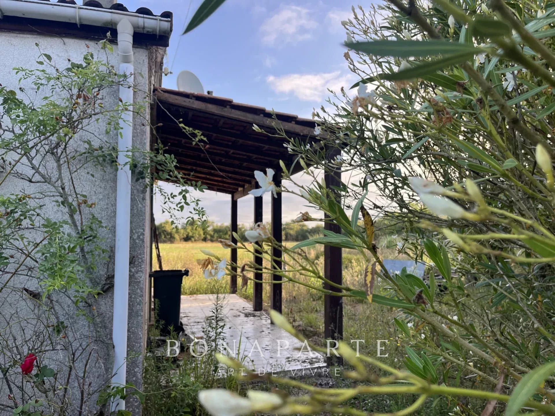 5000 m2 of land, house with planning perrmission 7 kms from the beaches