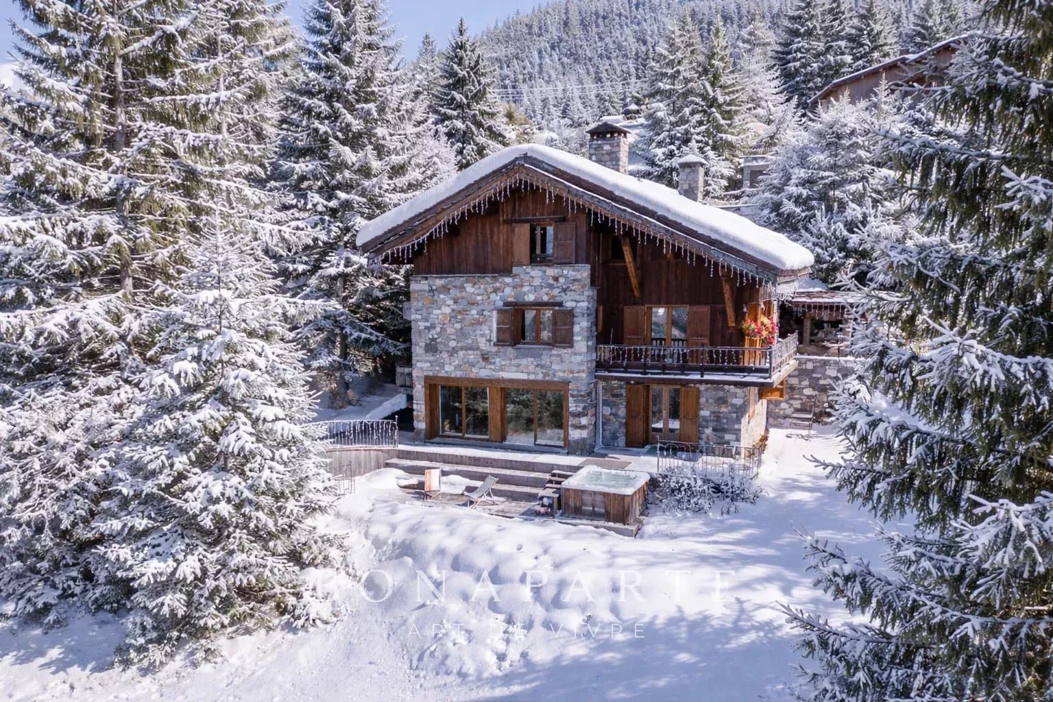 Propriété alpine d'exeption ski aux pieds avec Vue Mont Blanc