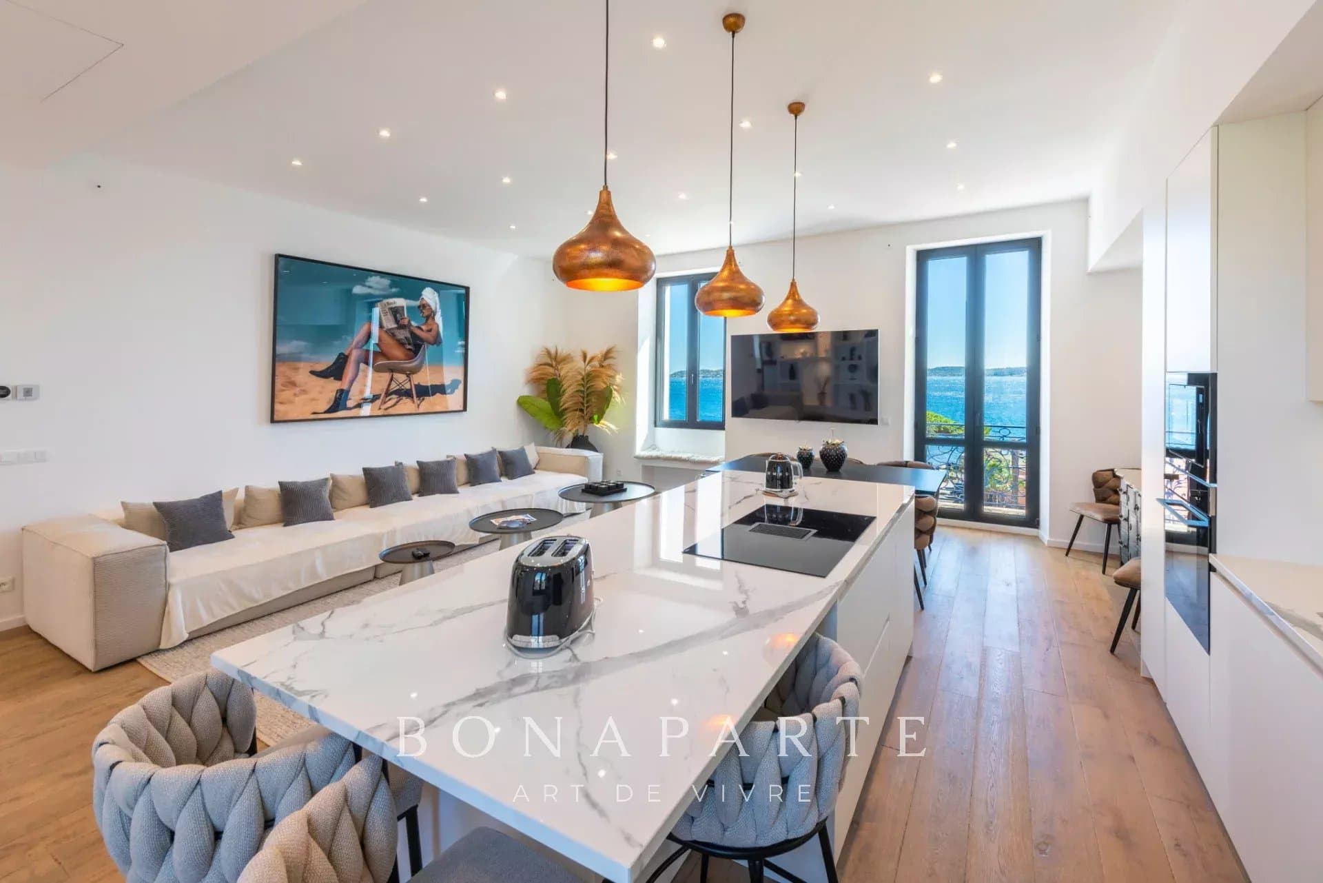 Superbe appartement rénové avec vue mer panoramique – Sainte-Maxime centre