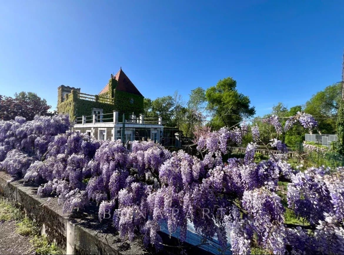 SAUMUR- MAISON - 140 m² - 5 pièces