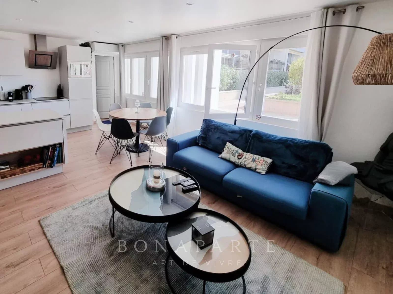 Appartement T2 rénové en centre-ville avec aperçu mer