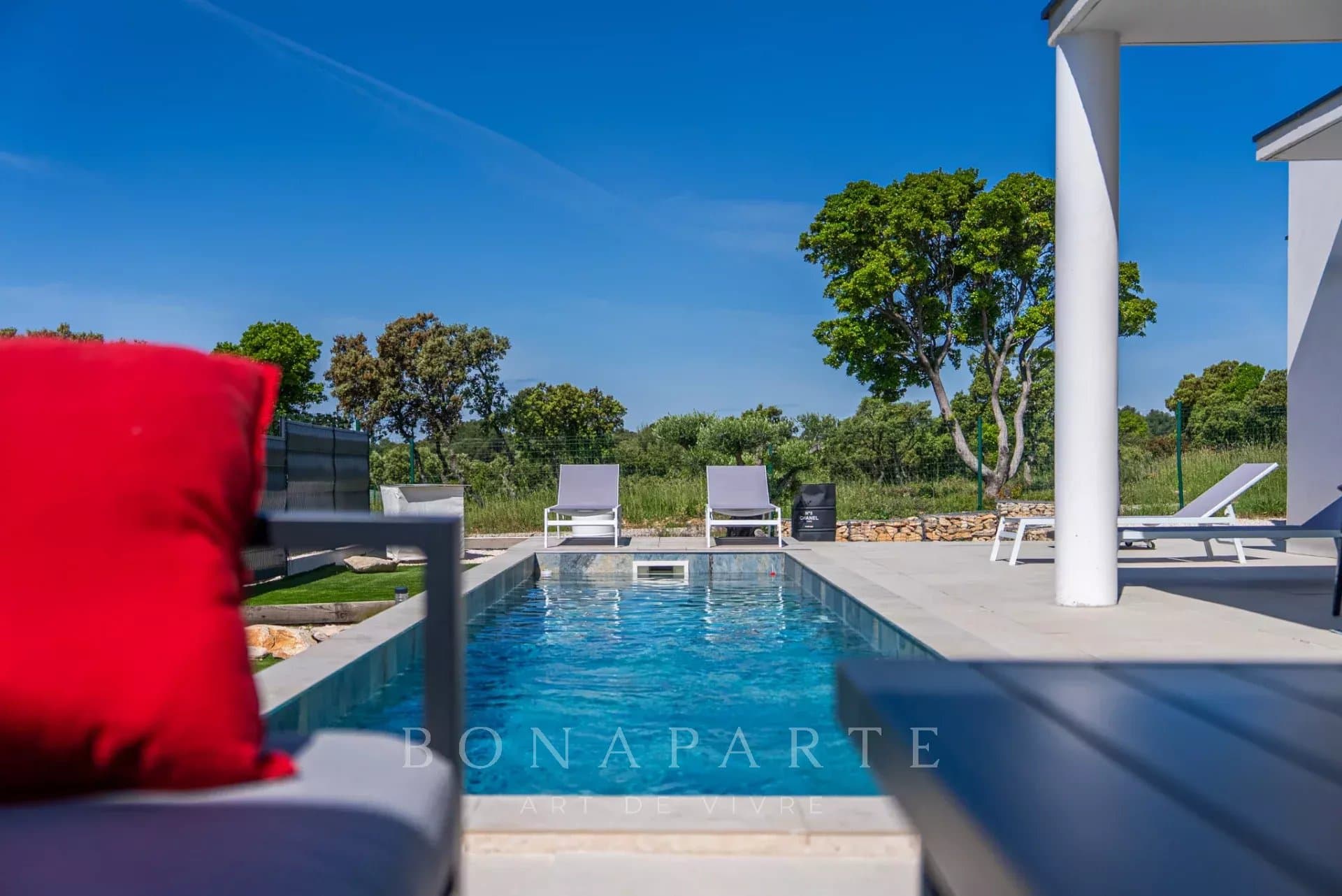 Maison contemporaine – Un havre de paix en lisière de garrigue