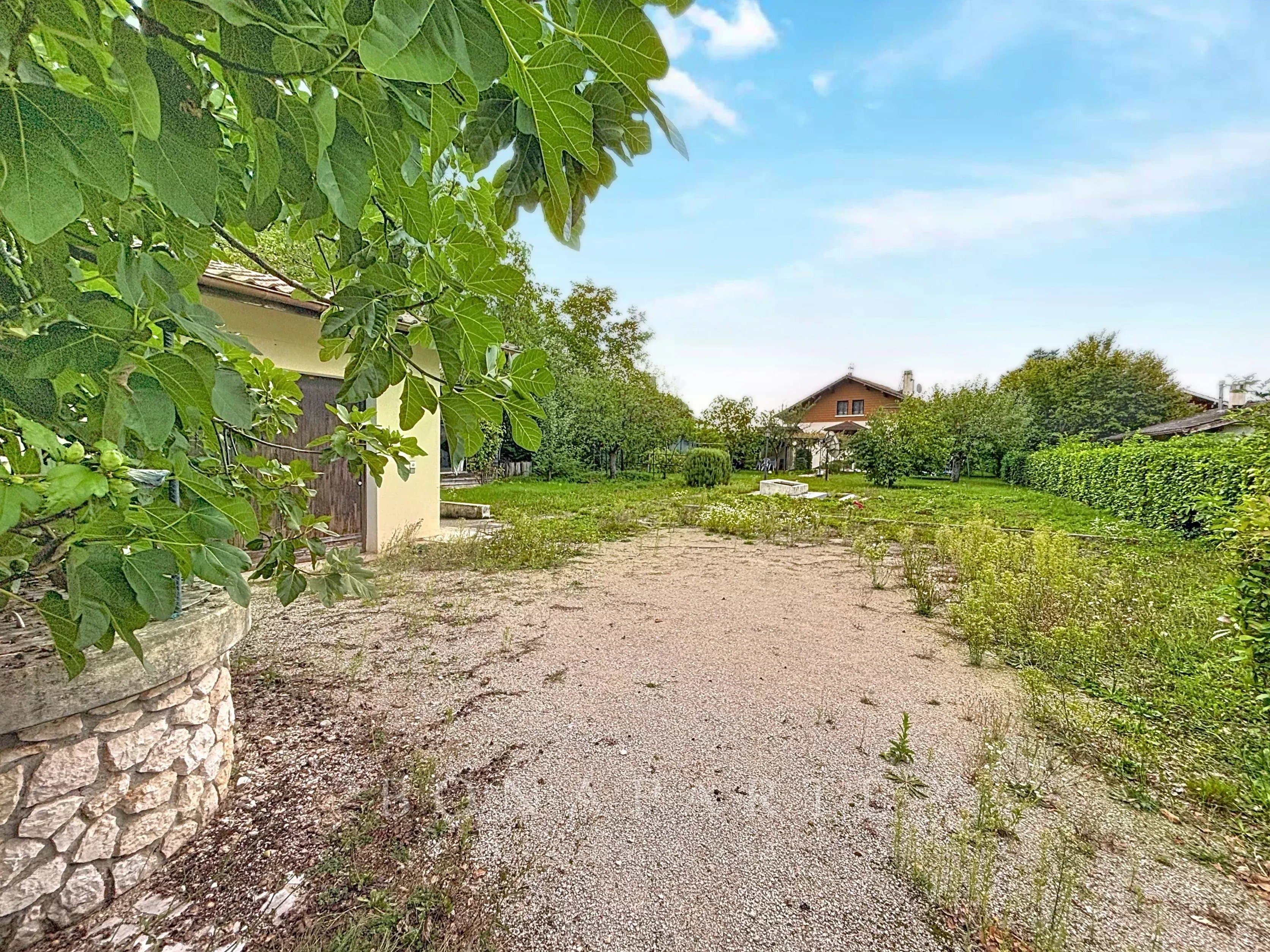 A VENDRE : Terrain à bâtir à Ségny