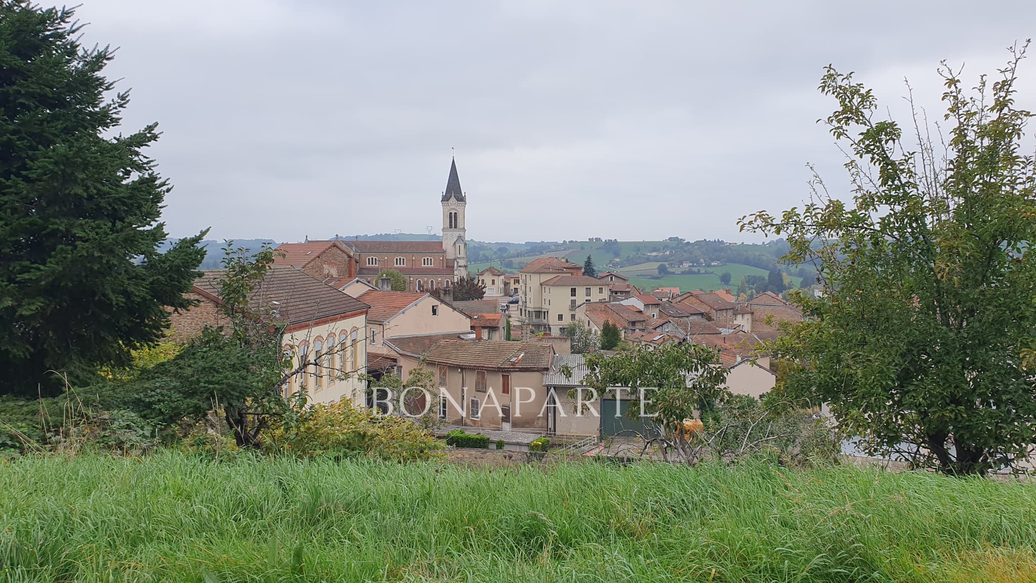 Maison de village rénovée avec grand jardin