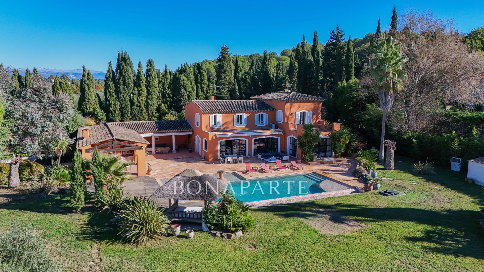 Superbe propriété située au coeur d'un des quartiers les plus