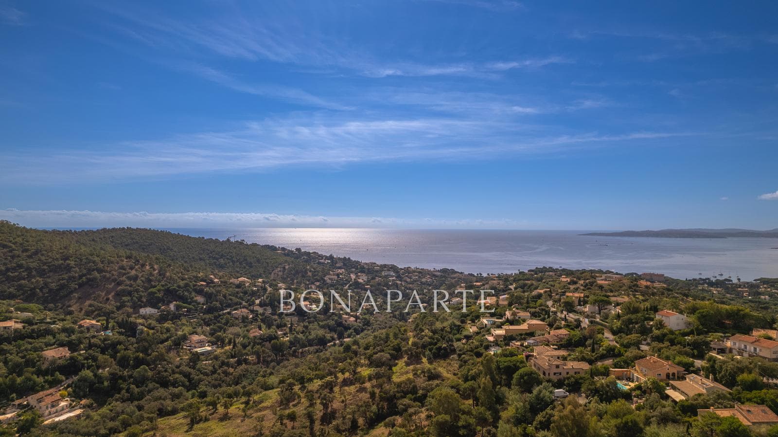 TERRAIN VUE MER ET VIABILISÉ DE 1920 M2