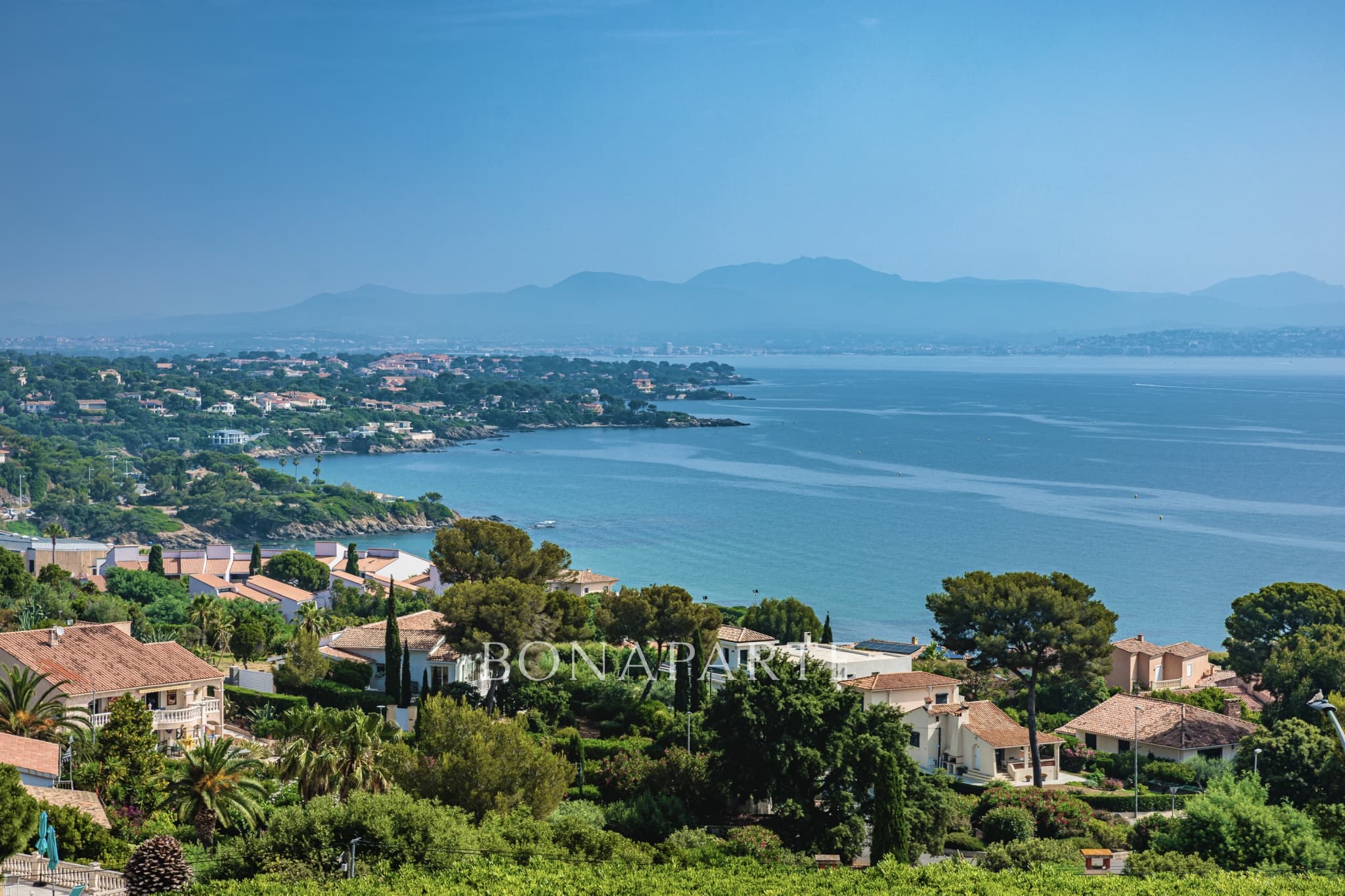 NOUVEAUTÉ! LES ISSAMBRES VILLA ENTIÈREMENT RÉNOVÉE VUE MER P