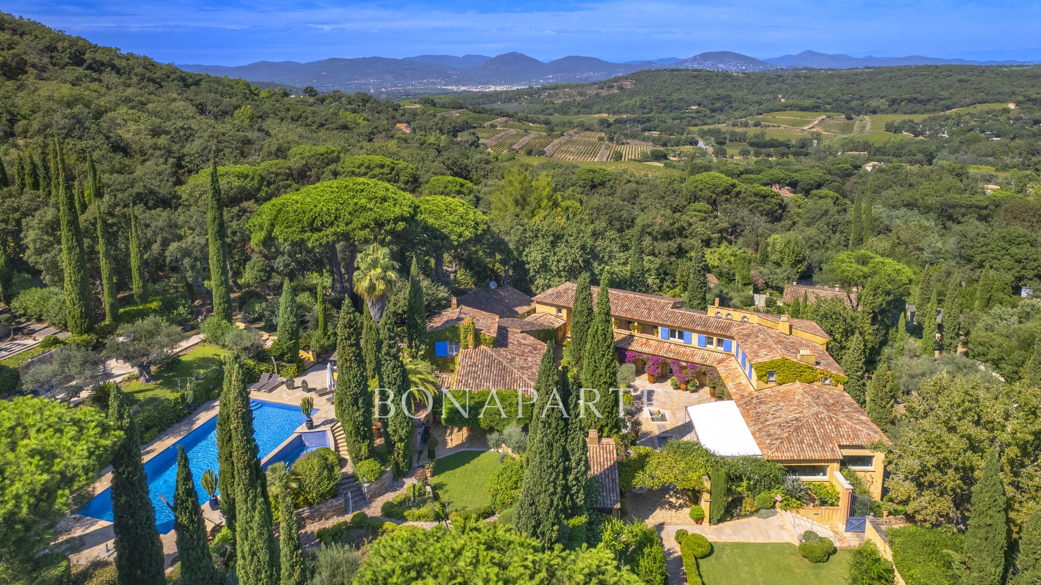 'NEW RAMATUELLE' 2 HA ESTATE COMPOSED OF 3 VILLAS, TWO SWIMM