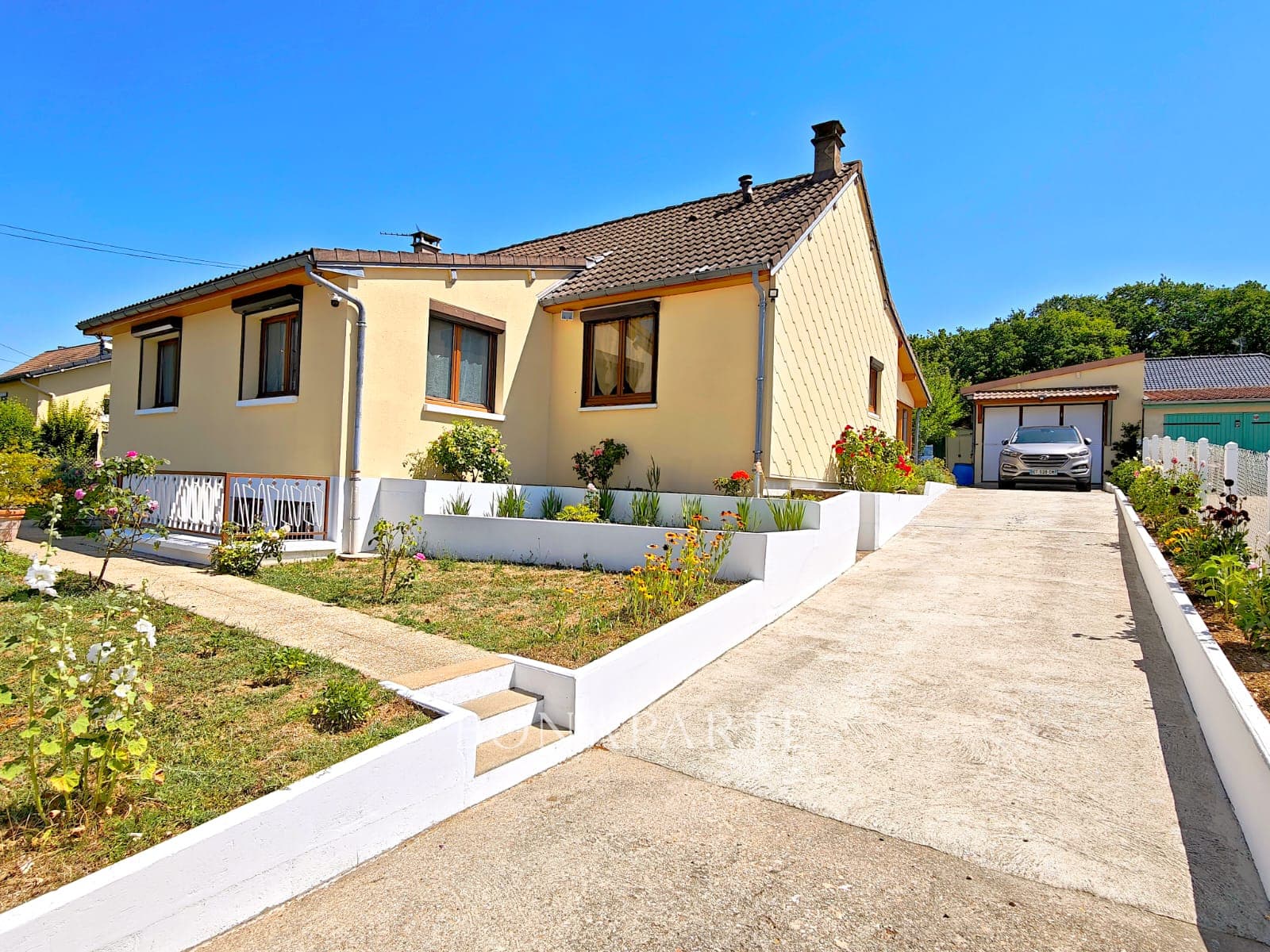 Single-story house F4 of 85m2 with garage