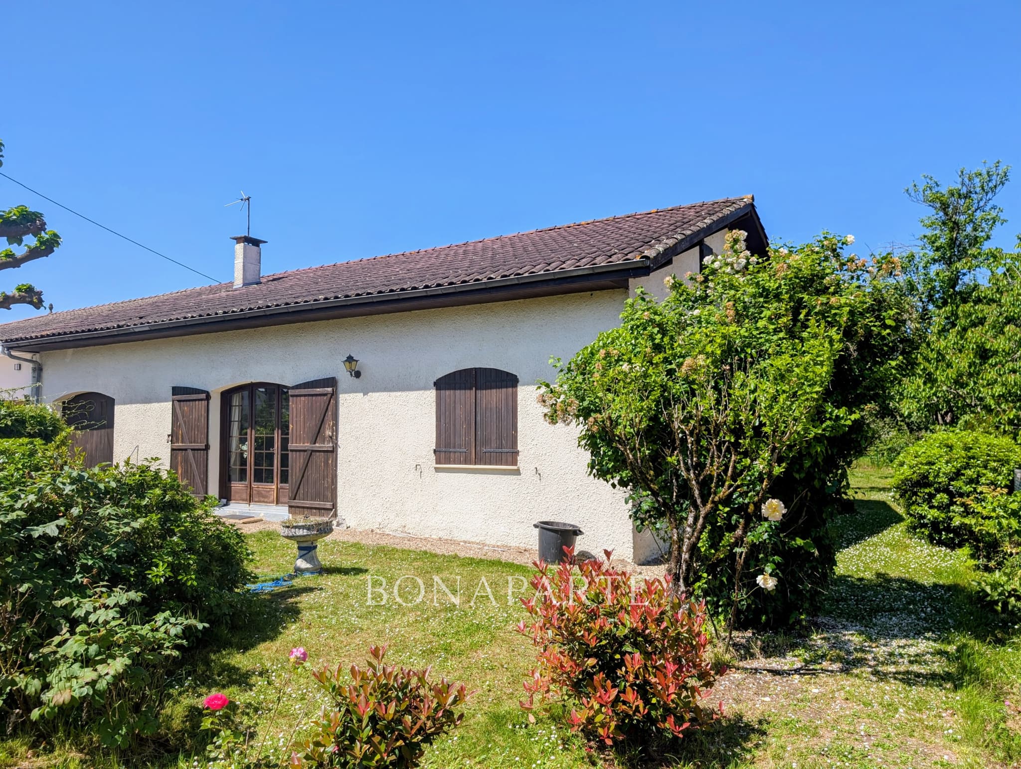 Maison avec garage et jardin, écoles à pieds
