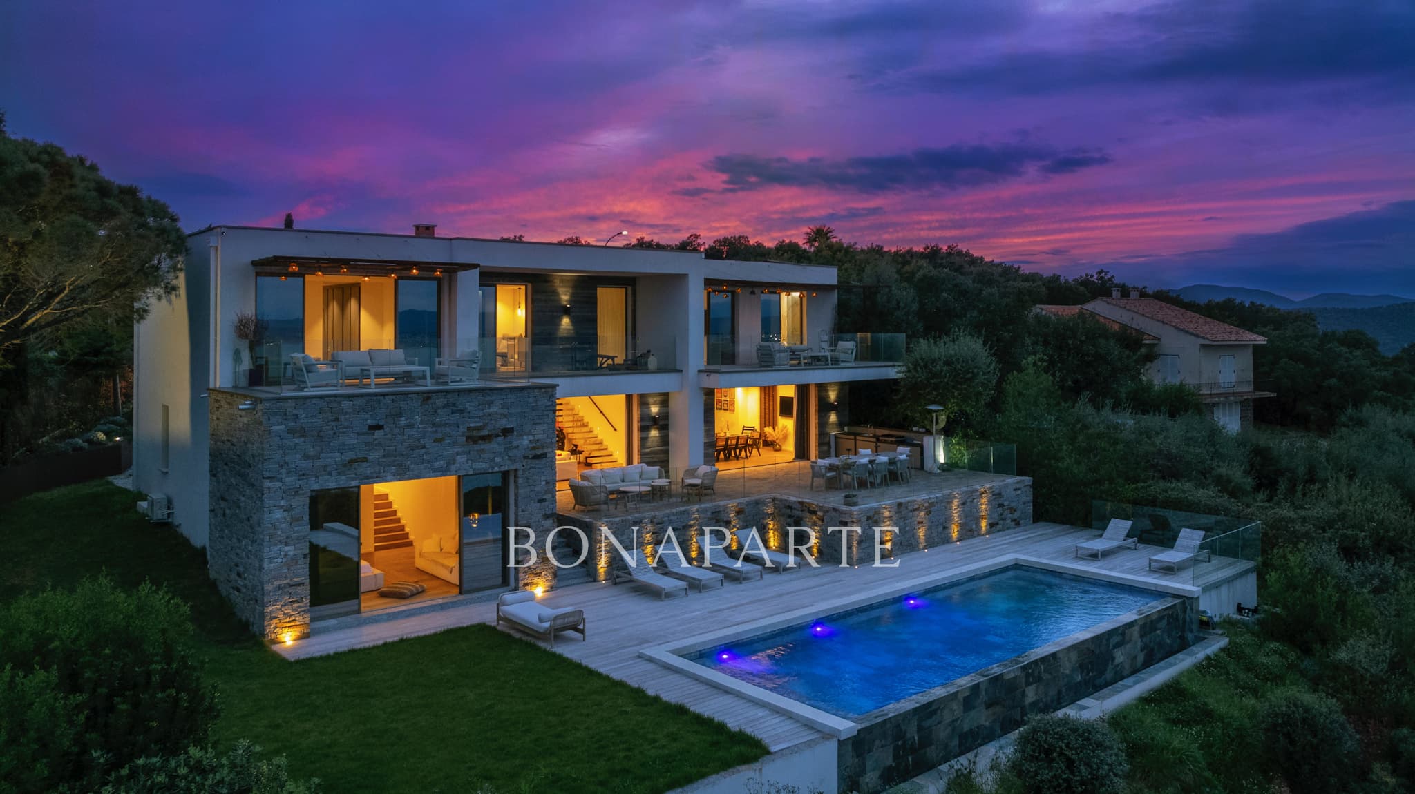 Contemporary villa with panoramic sea view