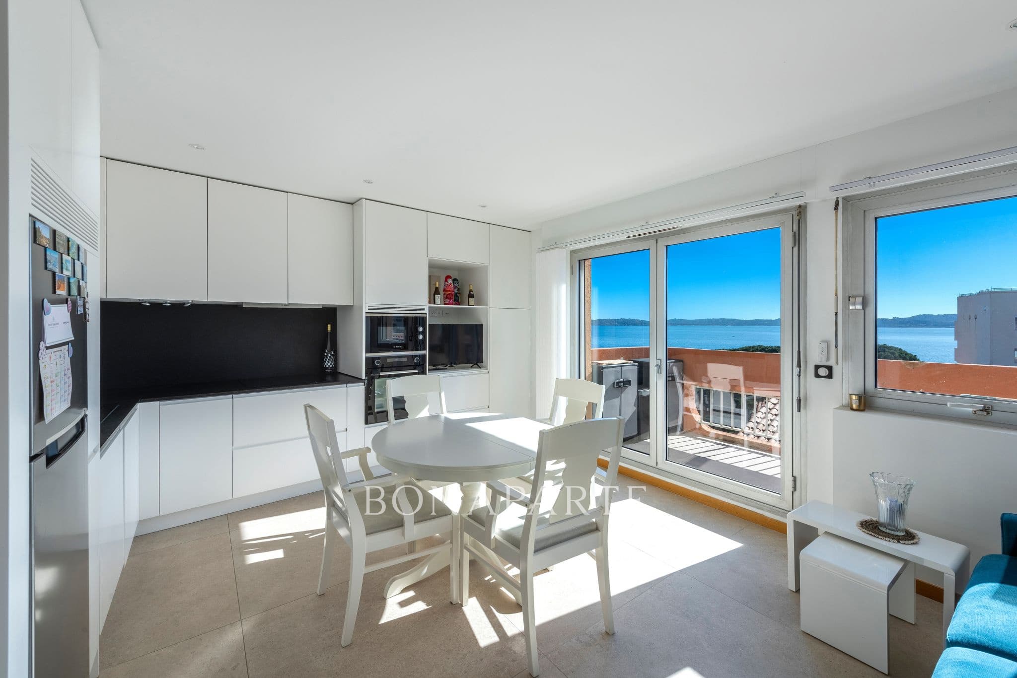 Appartement vue mer en centre-ville de Sainte-Maxime