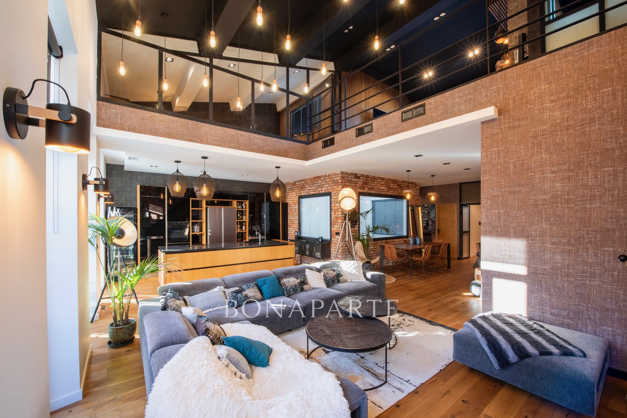 LUXUEUX appartement T4 Duplex de 142m2 avec terrasse