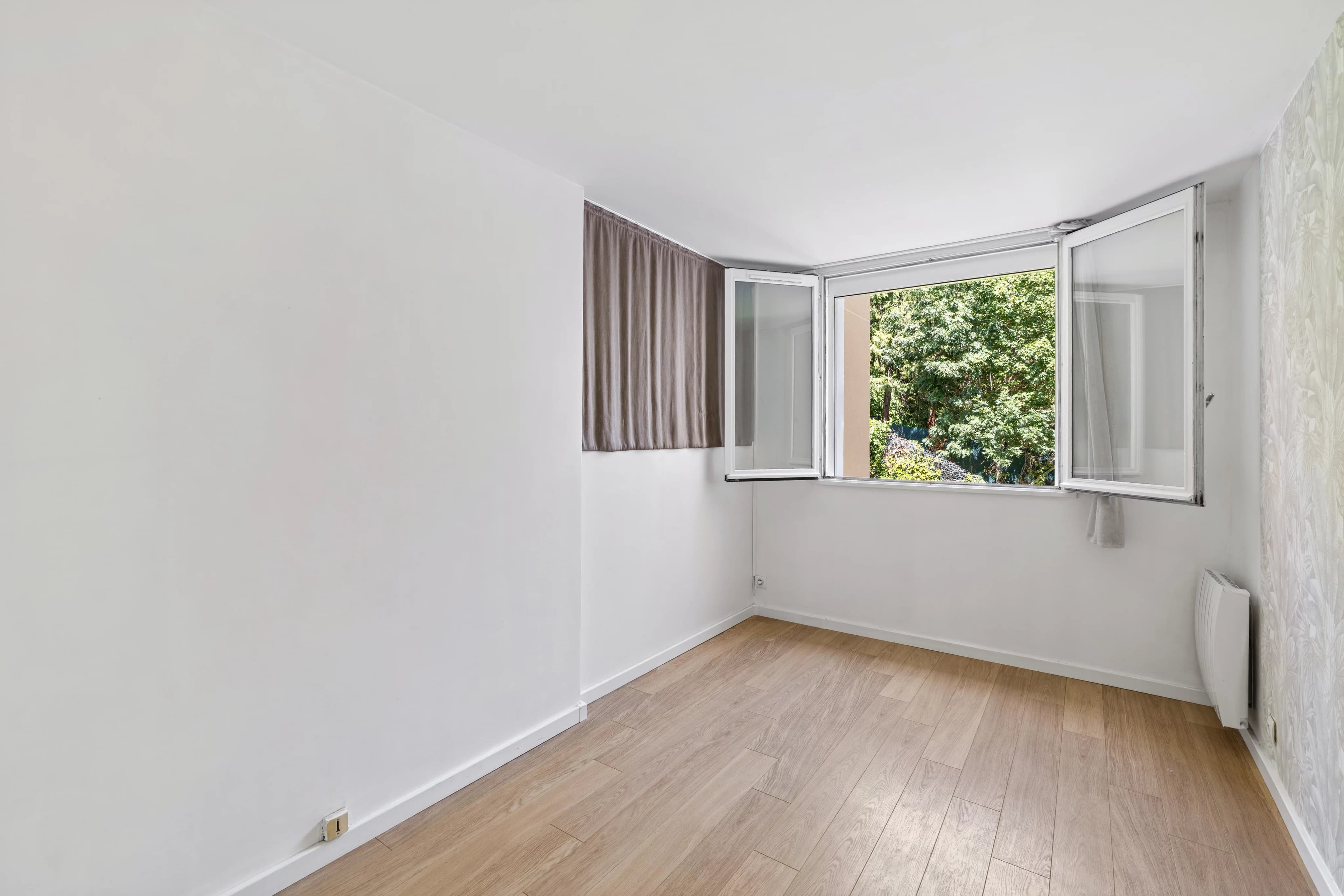 SEVRES - Appartement de 69 m² avec parking dans une résidence rénovée - Photo 9