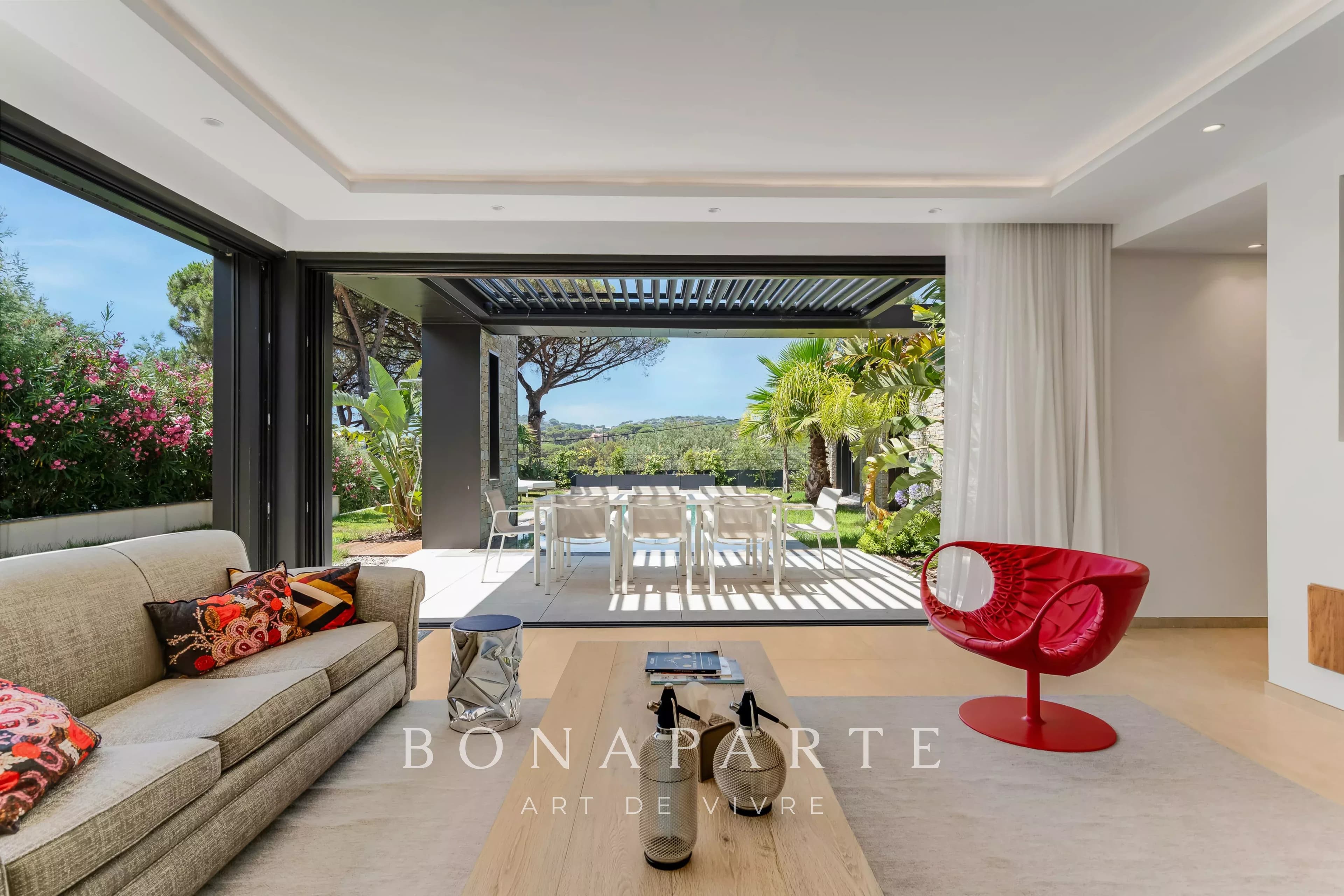 SAINTE-MAXIME - JOLIE VILLA CONTEMPORAINE DE 230m² - A PIEDS DE LA PLAGE DE LA NARTELLE - Photo 7