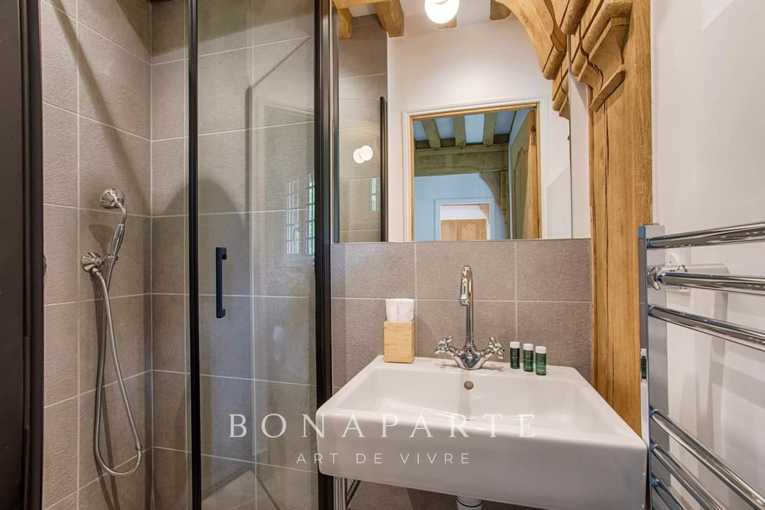 ÉLÉGANTE CHAUMIÈRE AVEC PISCINE ET TENNIS, À 10 MINUTES DES PLAGES - Photo 10