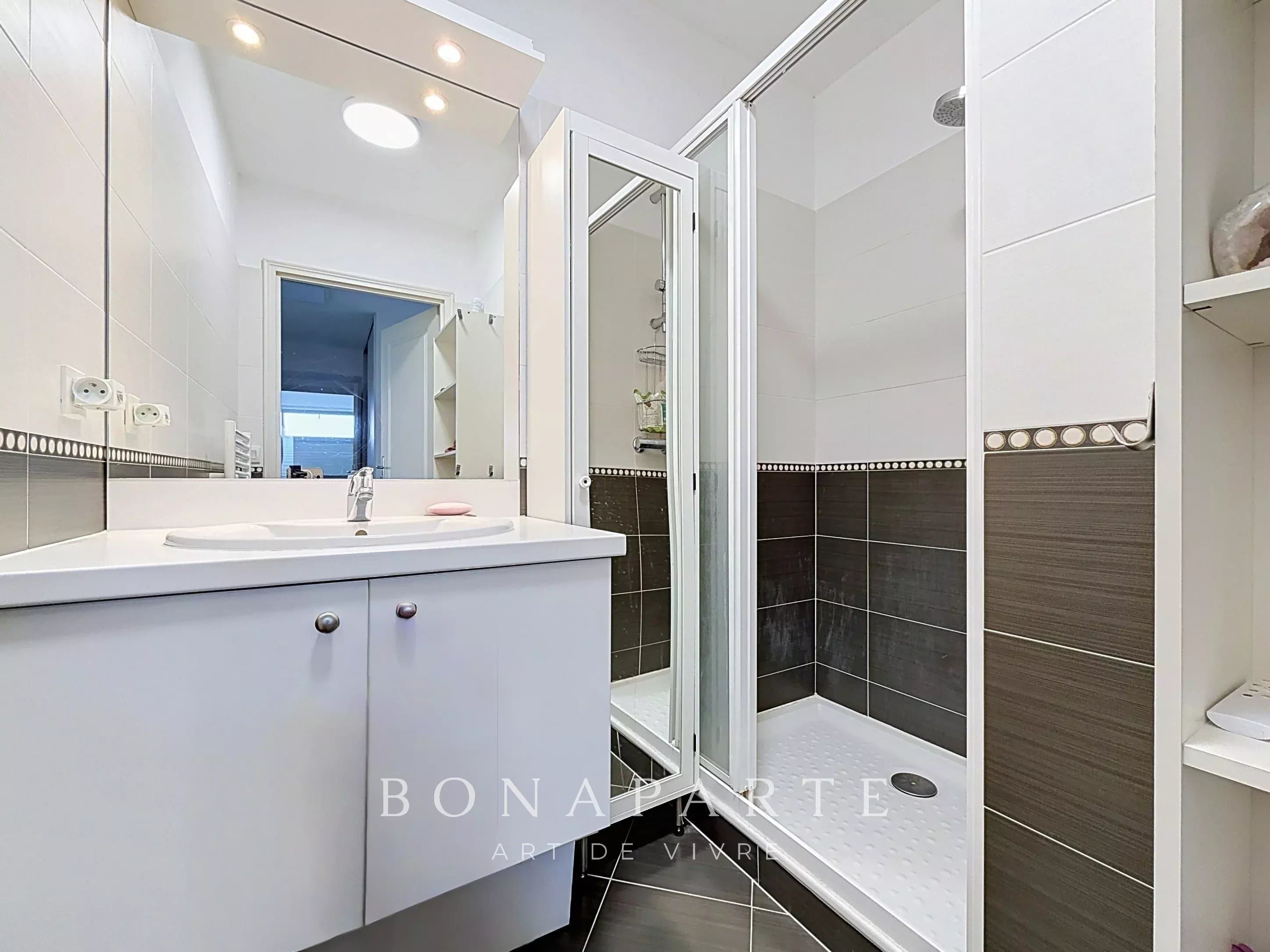 Cessy - Appartement T4 lumineux avec vue Mont-Blanc & Jura - Photo 8