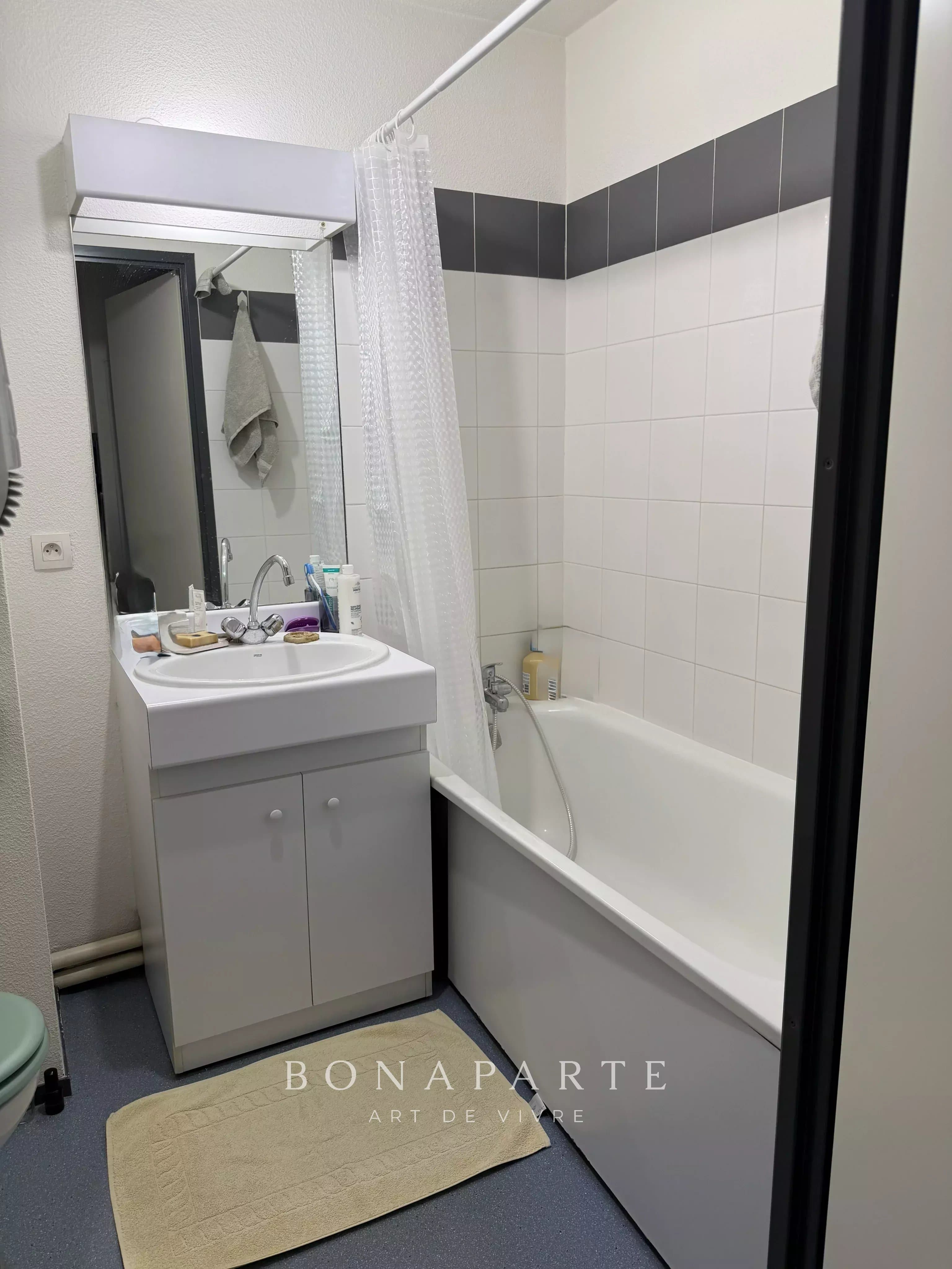 STUDIO - VILLEURBANNE - LA DOUA - 18m²- PARKING EN SOUS SOL - Photo 3
