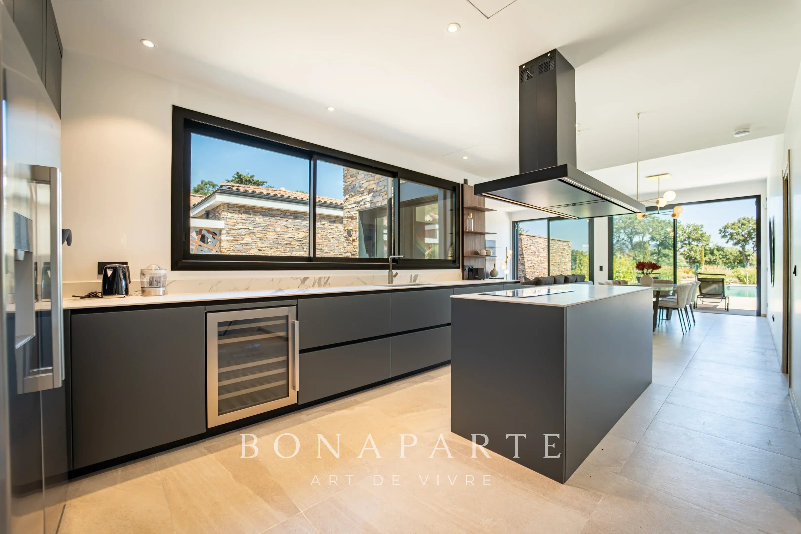 GASSIN - Superbe appartement contemporain avec piscine - Photo 9