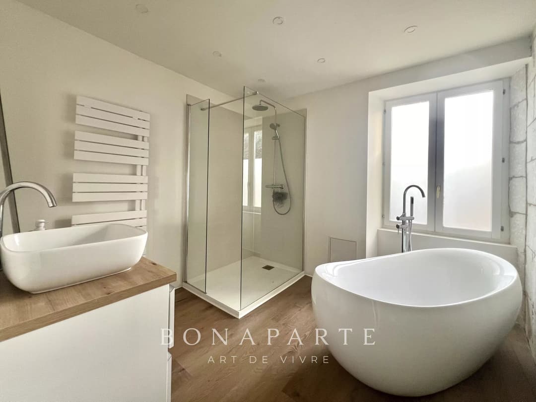 DISTRÉ - MAISON FAMILIALE DE 209 M² / 6 CHAMBRES POSSIBLES - RENOVATION RECENTE - Photo 9