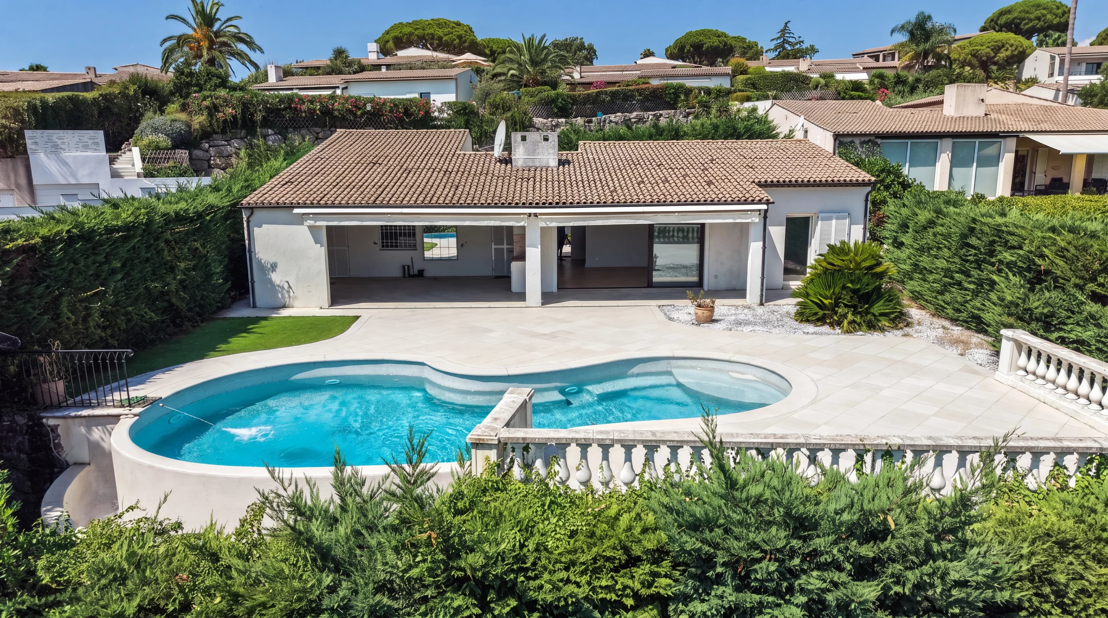 HAUTS DE VAUGRENIER – VILLA CONTEMPORAINE D'EXCEPTION - Photo 3