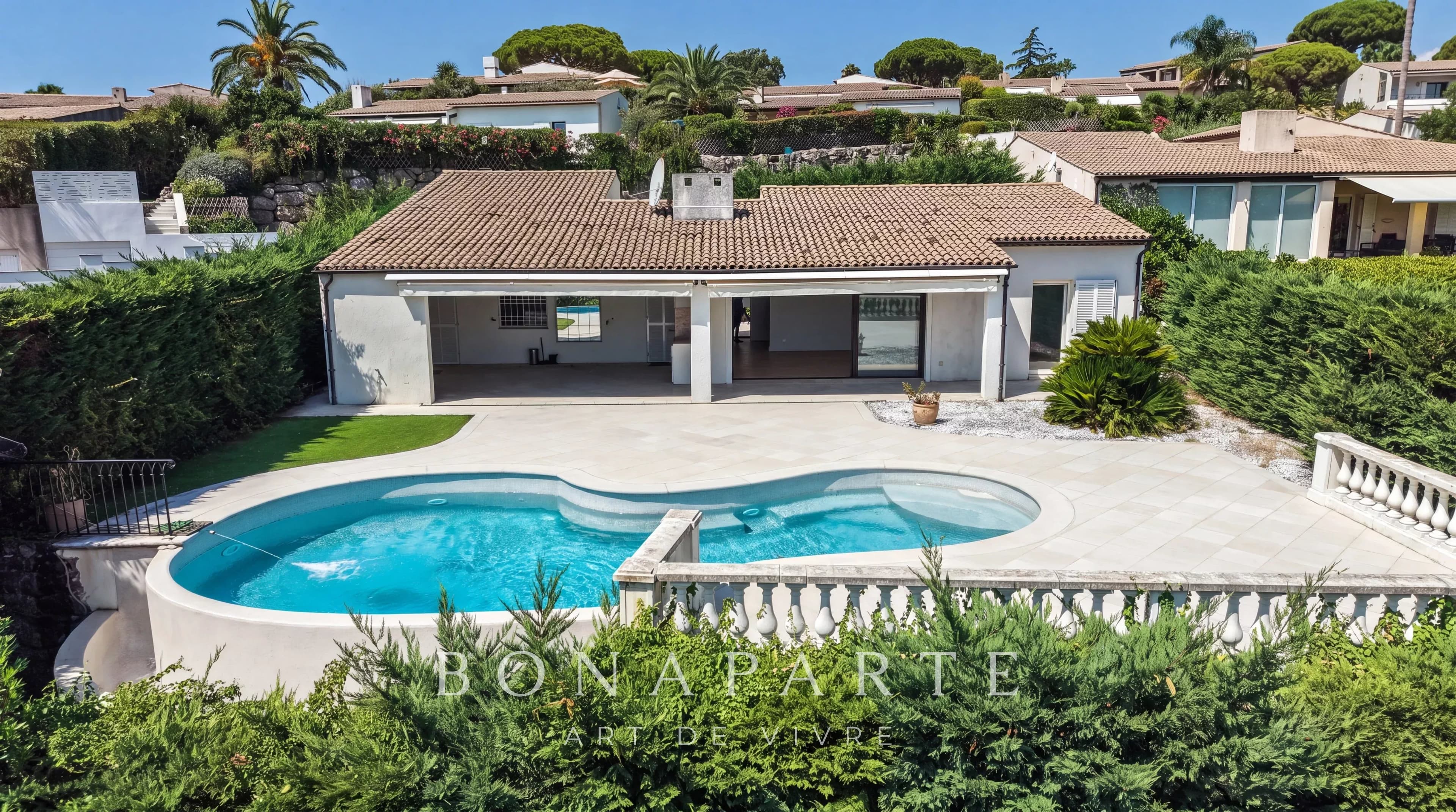 HAUTS DE VAUGRENIER – VILLA CONTEMPORAINE D'EXCEPTION - Photo 3