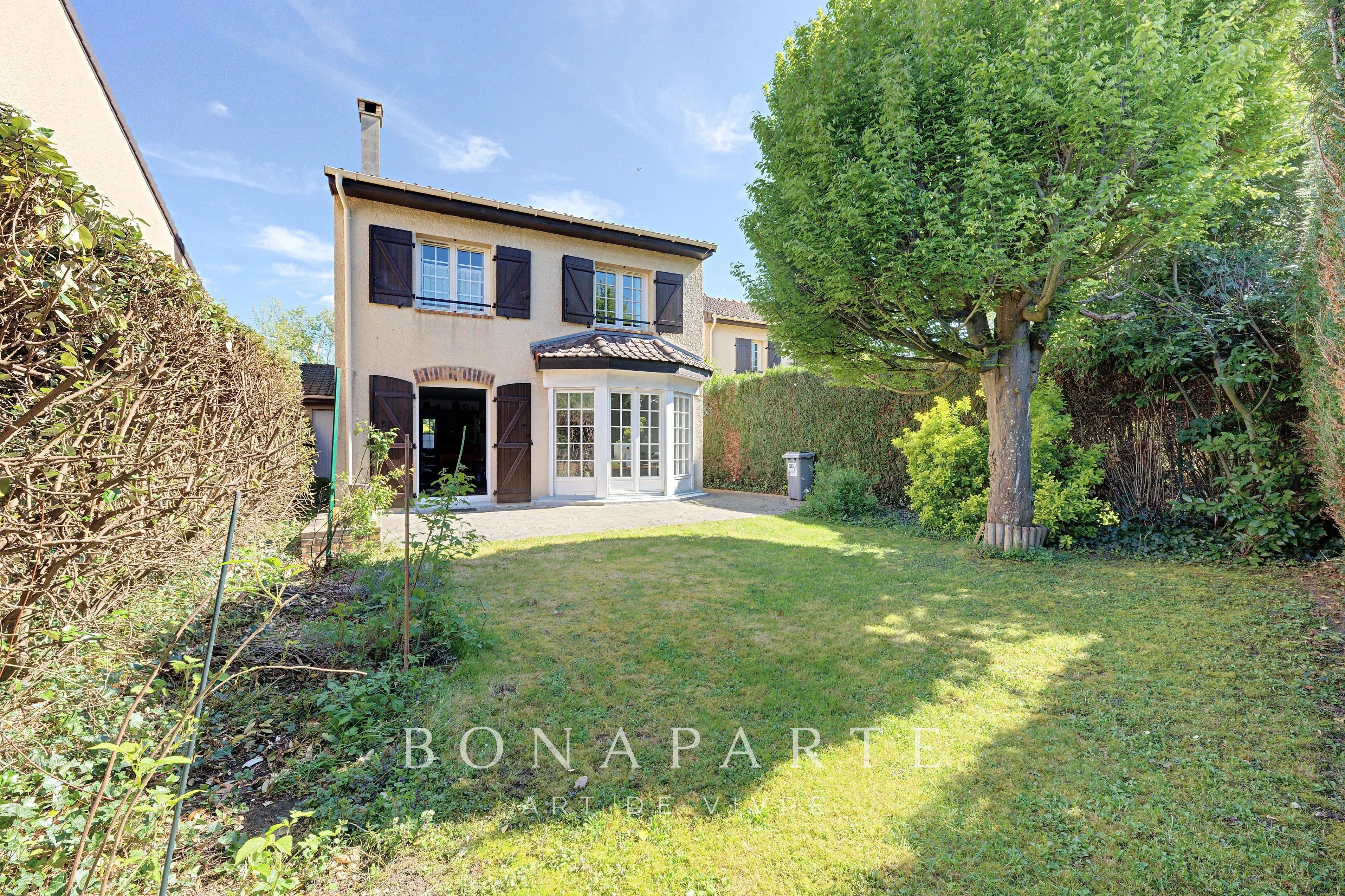 LES CLAYES-SOUS-BOIS - MAISON FAMILIALE - 8 PIECES - Photo 1