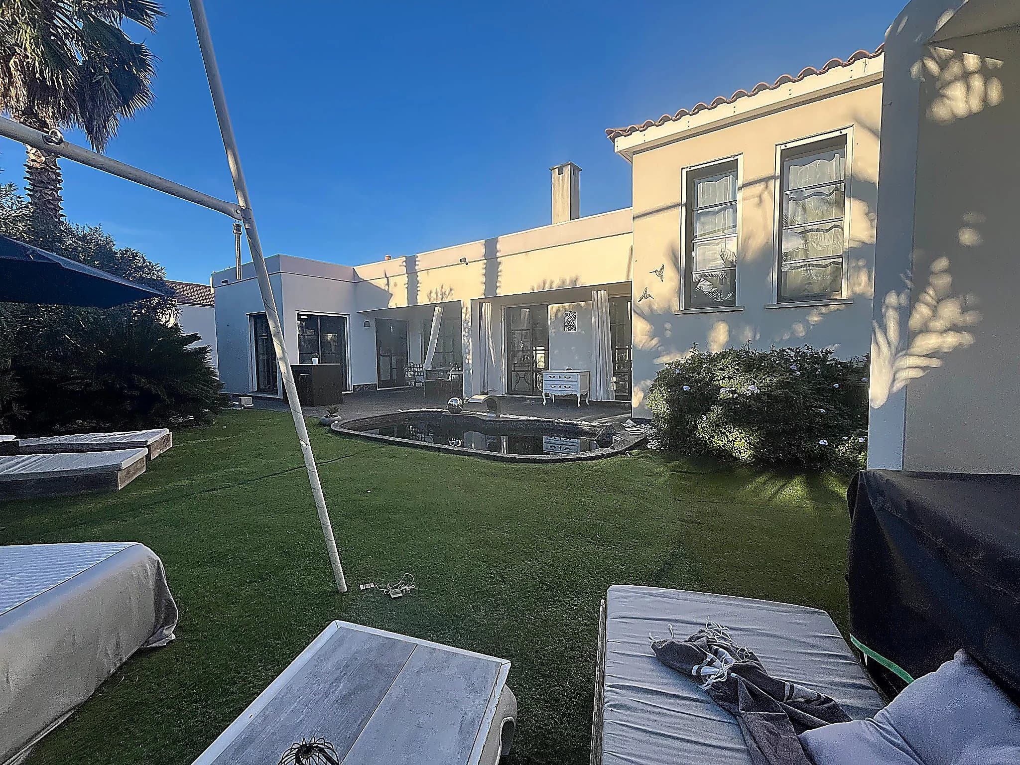 Agde – Villa contemporaine 230 m² – 4 chambres dont 2 suites – Piscine – Garage double - Photo 3